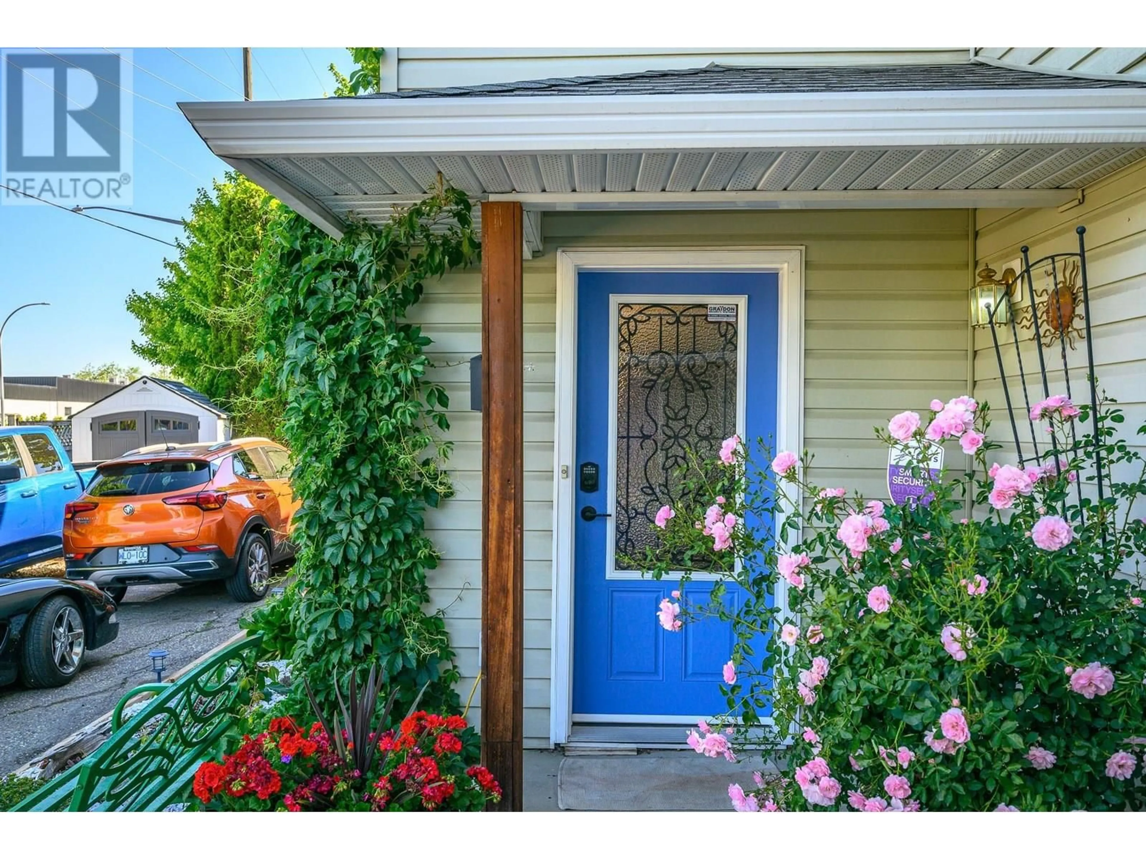 Indoor entryway for 3 - 1041 11 AVENUE, Vernon British Columbia V1B2P8