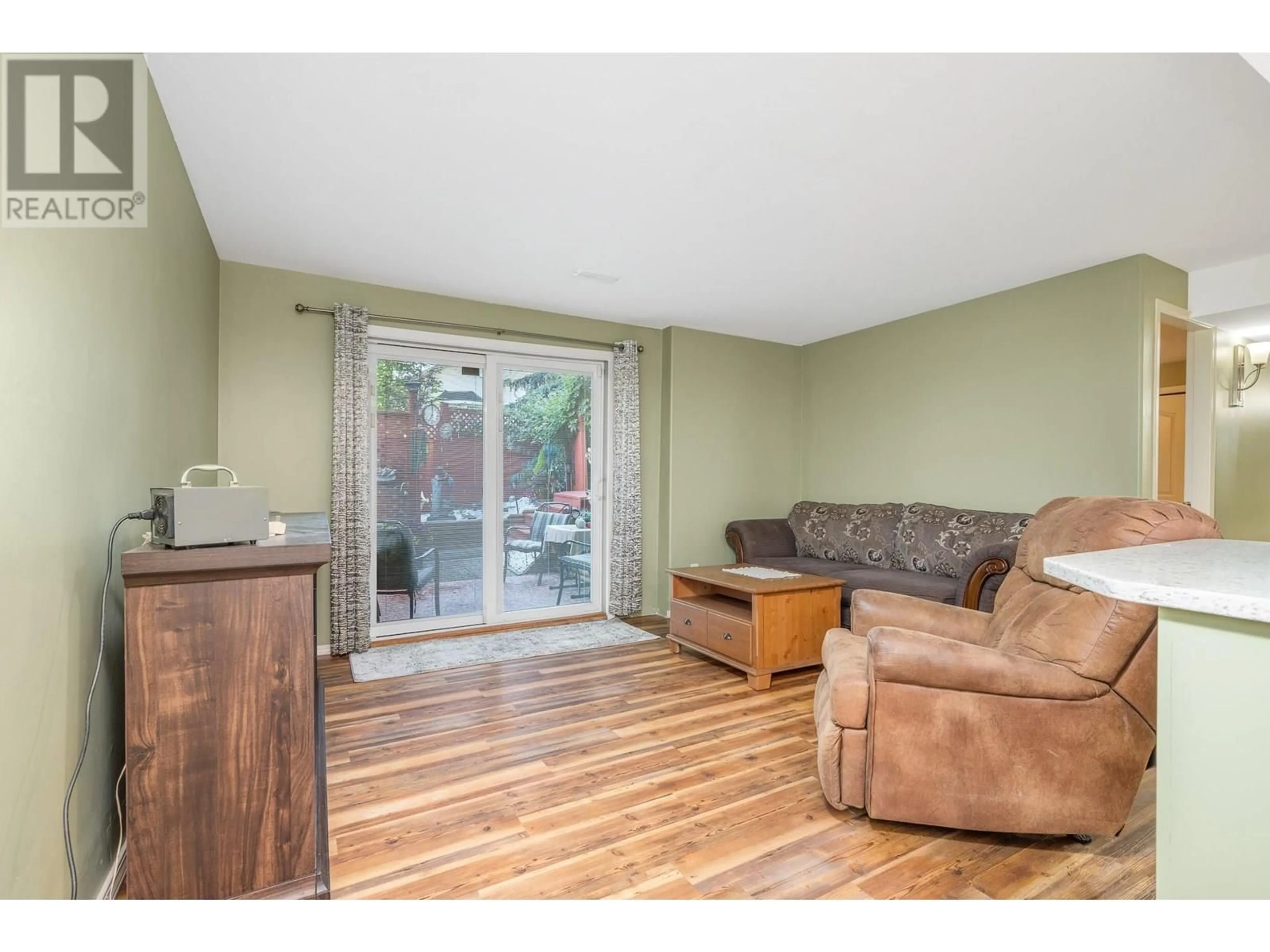 Living room with furniture, wood/laminate floor for 3 - 1041 11 AVENUE, Vernon British Columbia V1B2P8