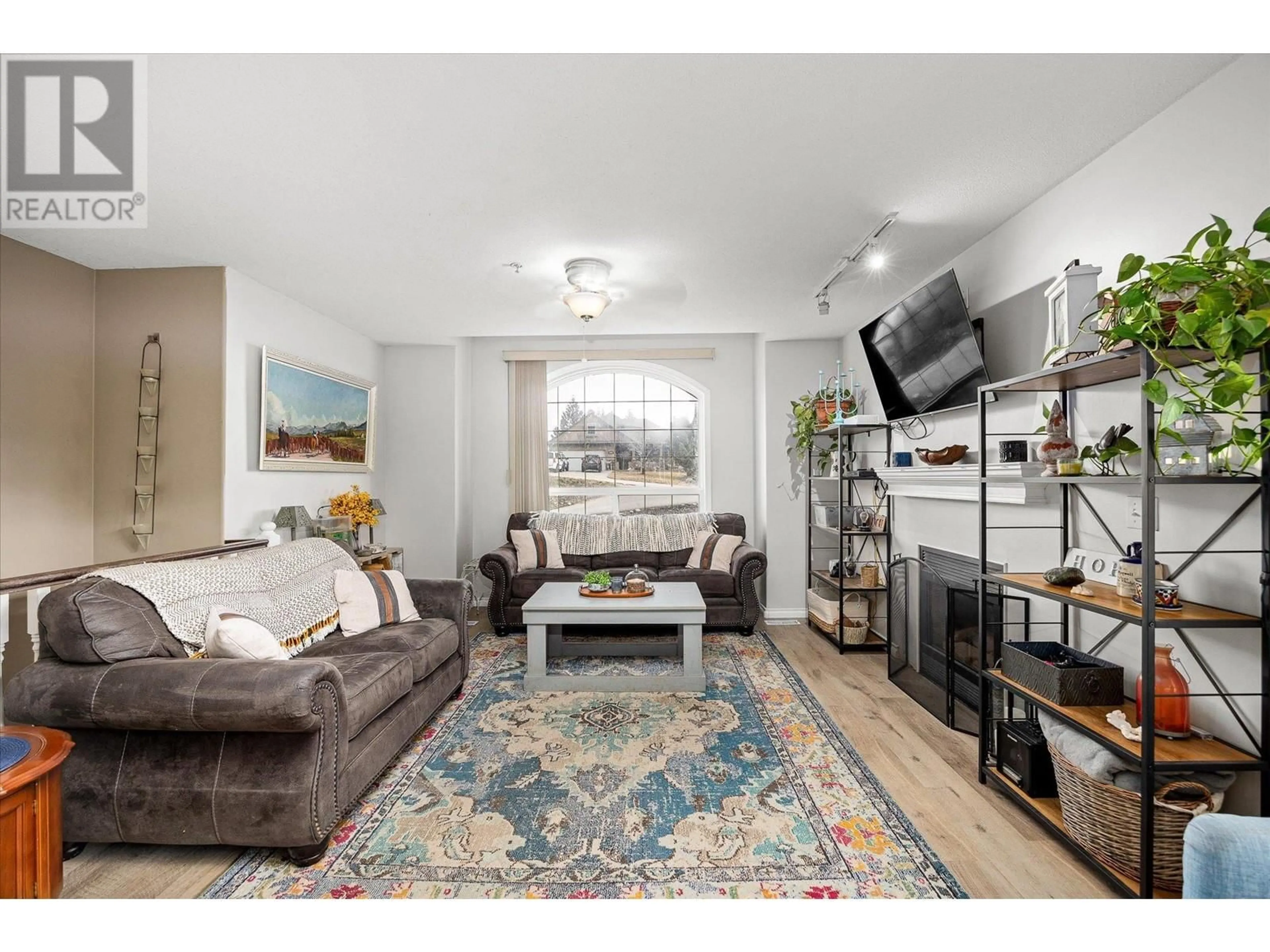 Living room with furniture, unknown for 5817 VICTORIA STREET, Peachland British Columbia V0H1X4