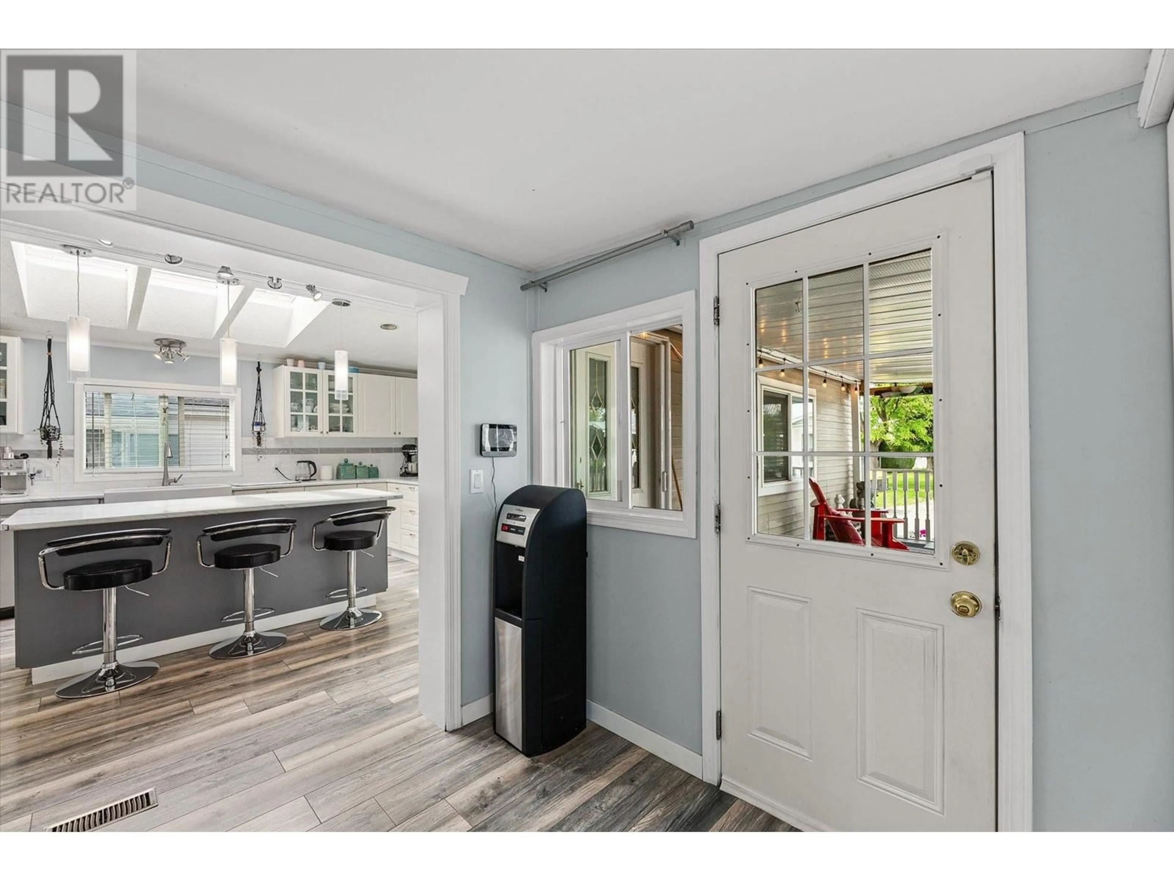 Indoor entryway for 203 - 720 COMMONWEALTH ROAD, Kelowna British Columbia V4V1S1