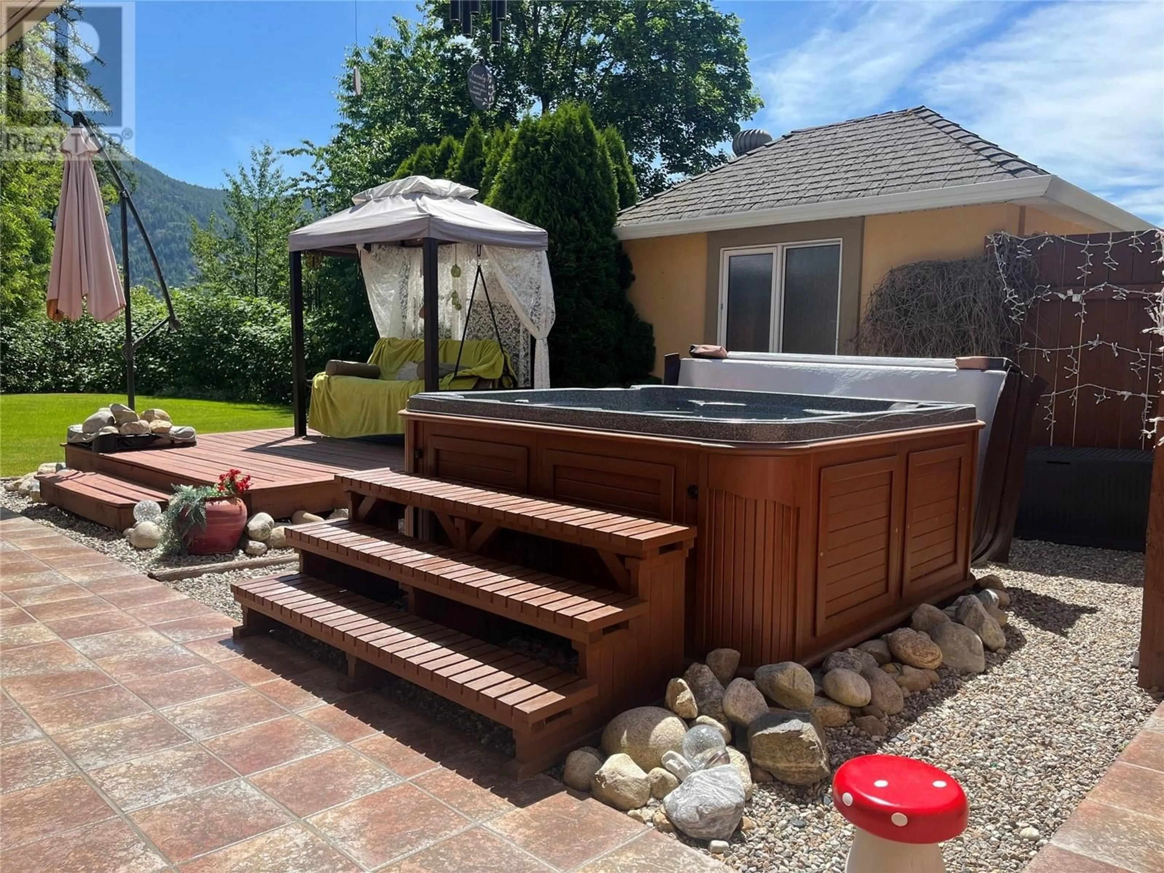 Patio, mountain view for 2601 9TH AVENUE, Castlegar British Columbia V1N2Y7