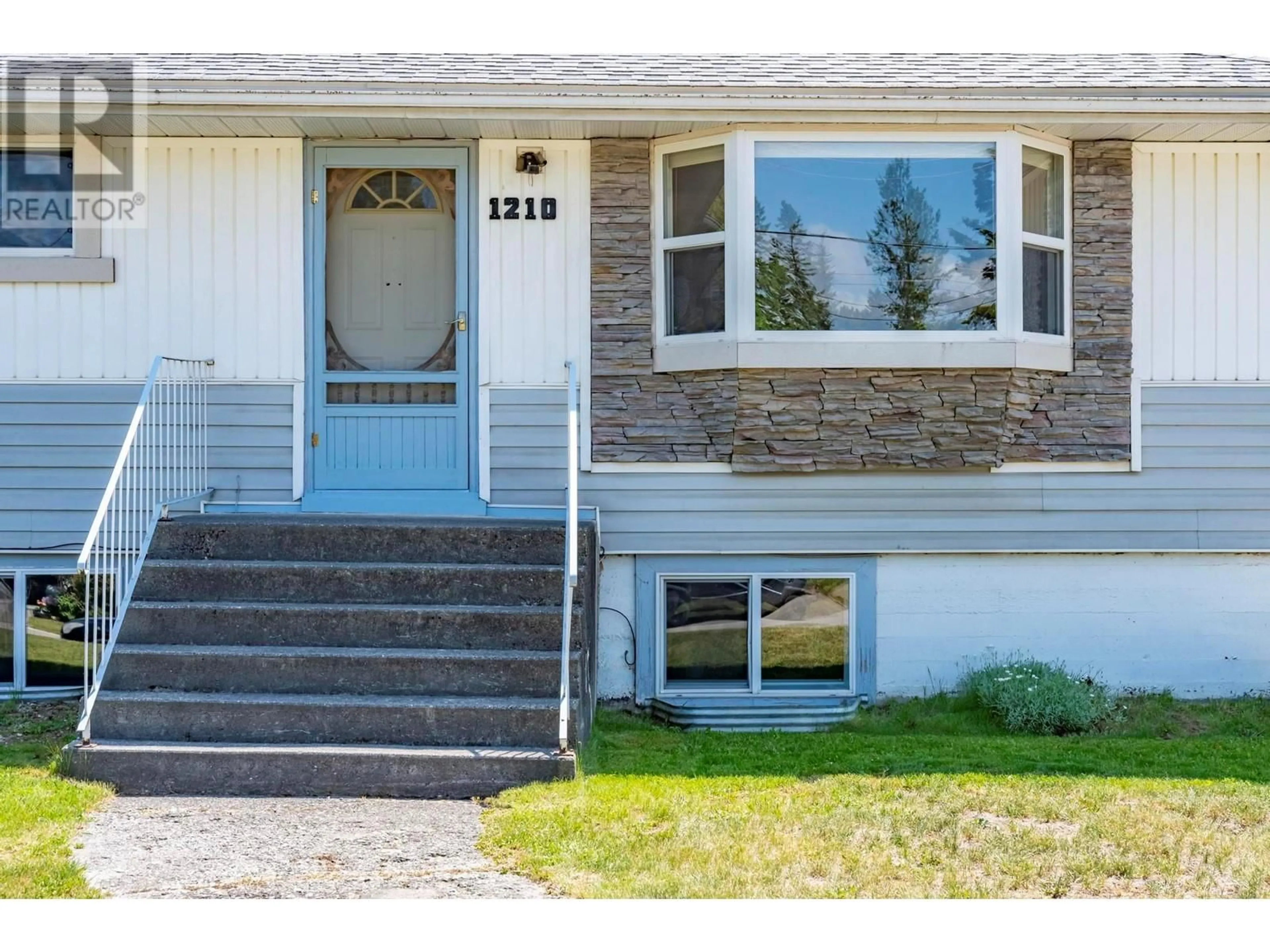 Home with vinyl exterior material, street for 1210 12TH STREET SOUTH, Golden British Columbia V0A1H0
