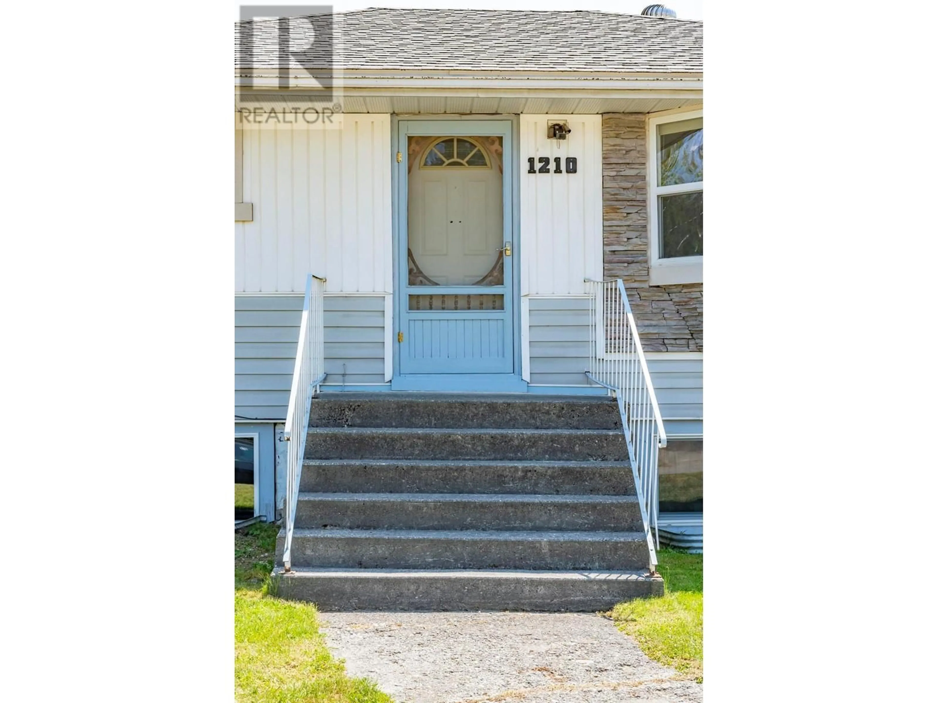 Stairs for 1210 12TH STREET SOUTH, Golden British Columbia V0A1H0