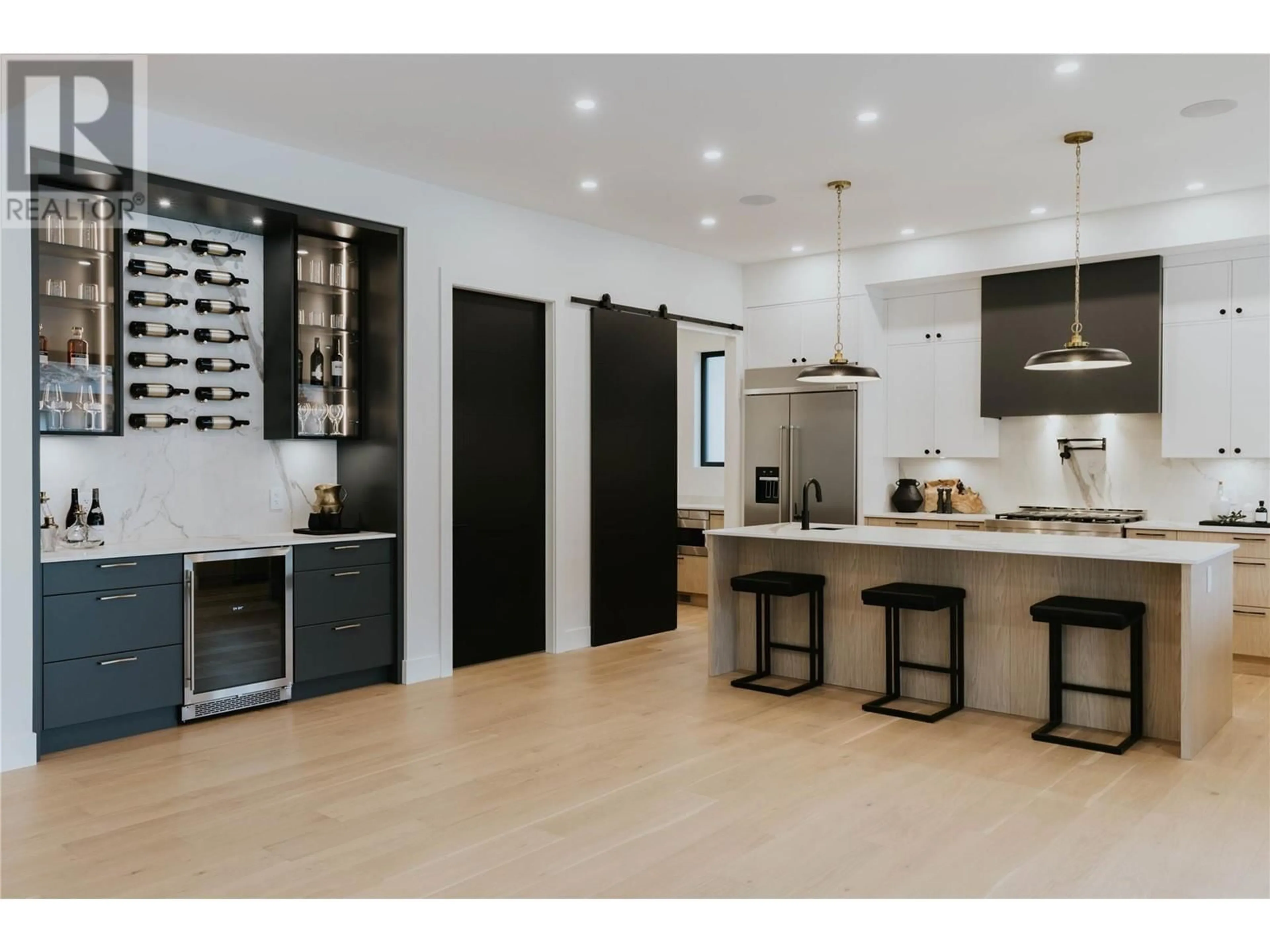 Contemporary kitchen, unknown for 5533 FOOTHILL COURT, Kelowna British Columbia V1W0C4