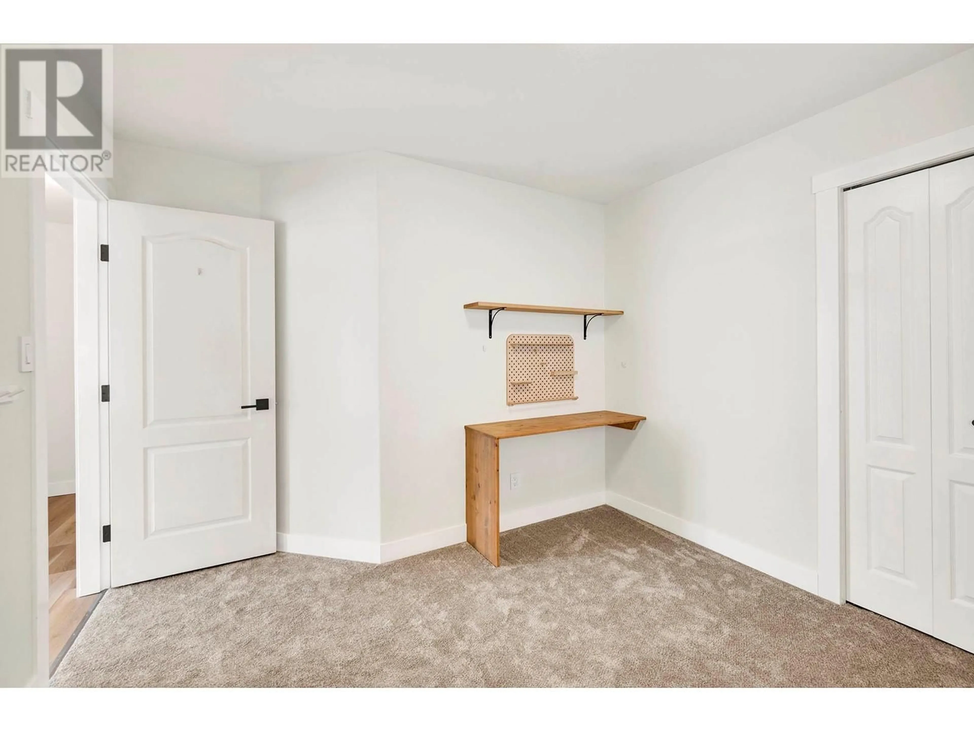 Indoor entryway for 891 REGENT CRESCENT, Kamloops British Columbia V1S1X1