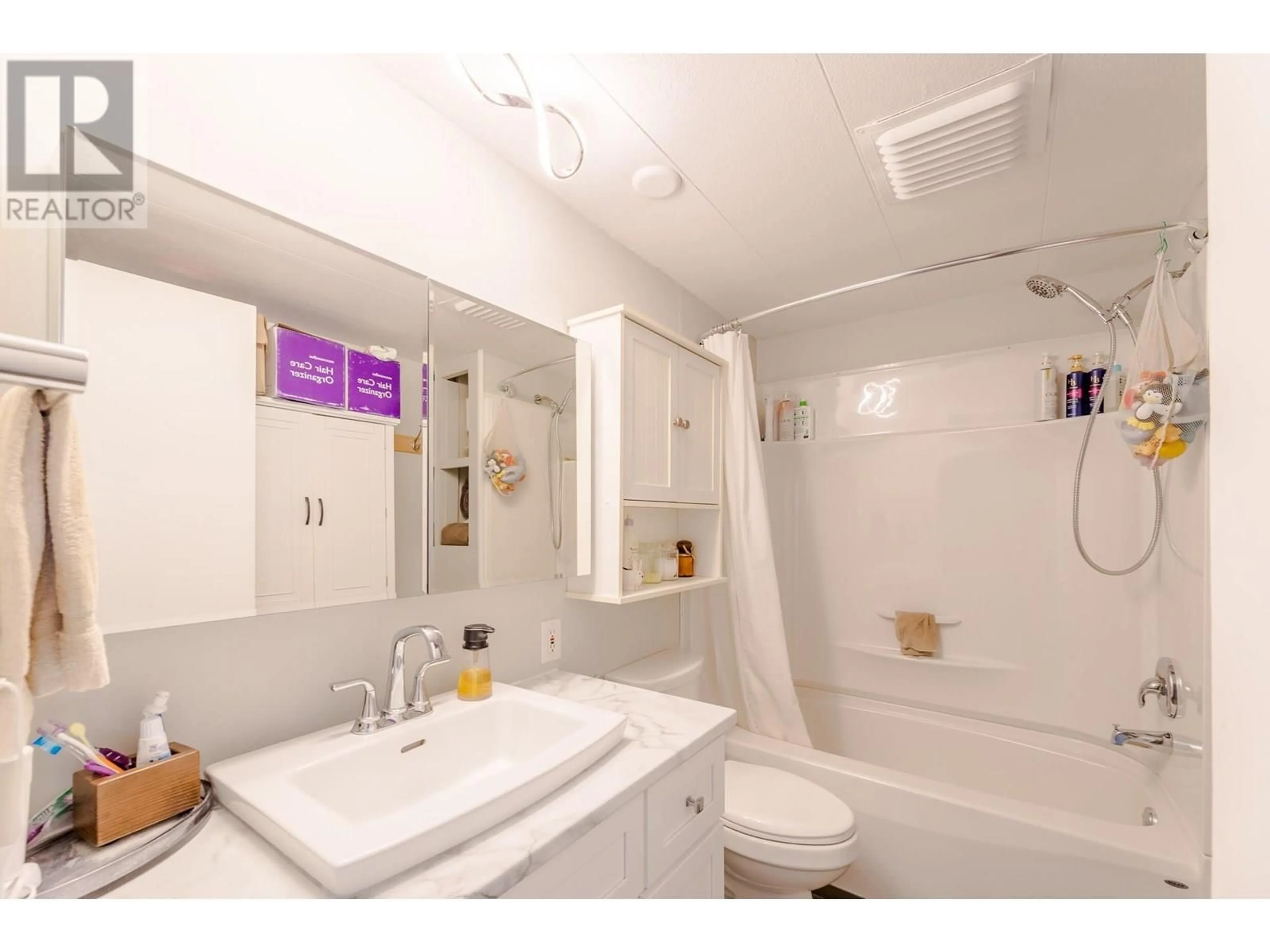 Standard bathroom, ceramic/tile floor for 70 - 3245 PARIS STREET, Penticton British Columbia V2A3T9
