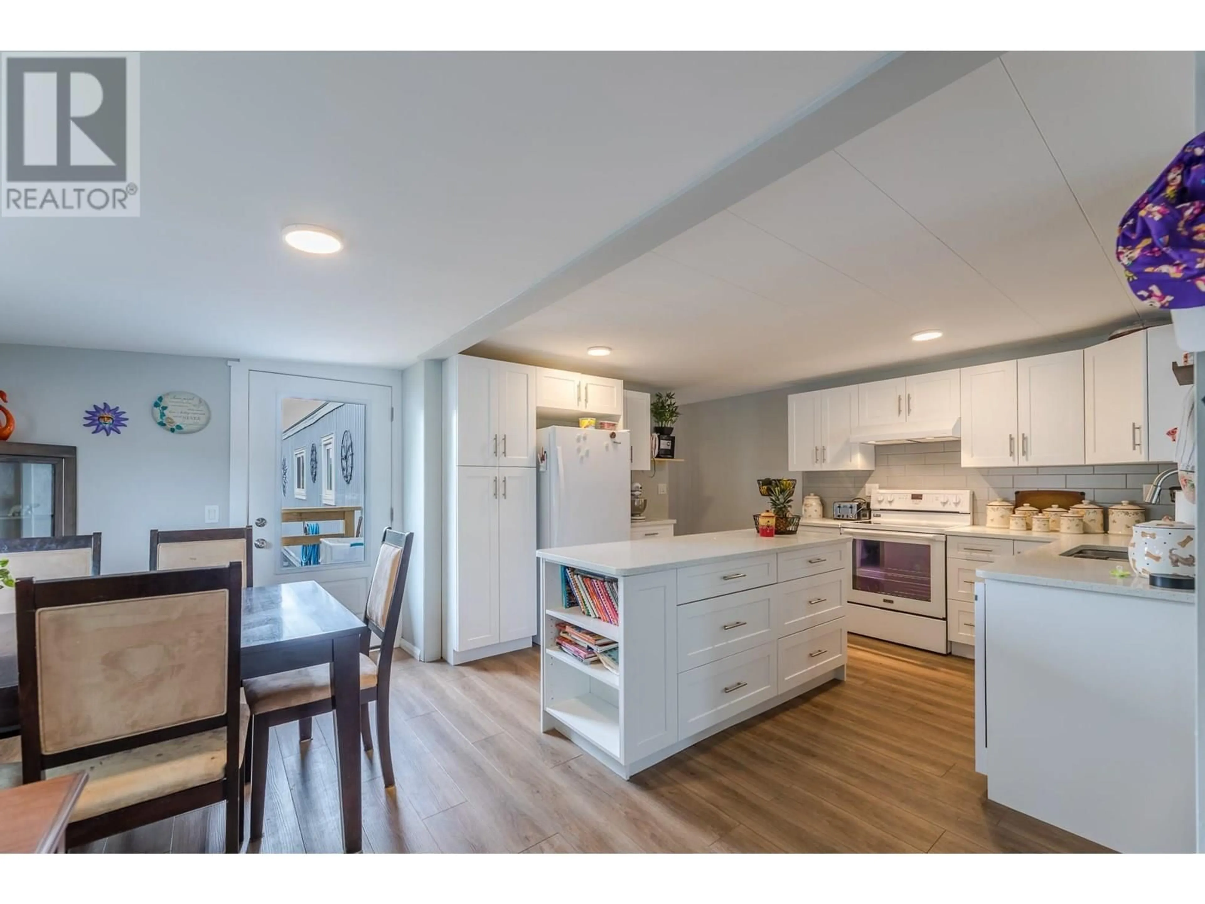 Open concept kitchen, wood/laminate floor for 70 - 3245 PARIS STREET, Penticton British Columbia V2A3T9