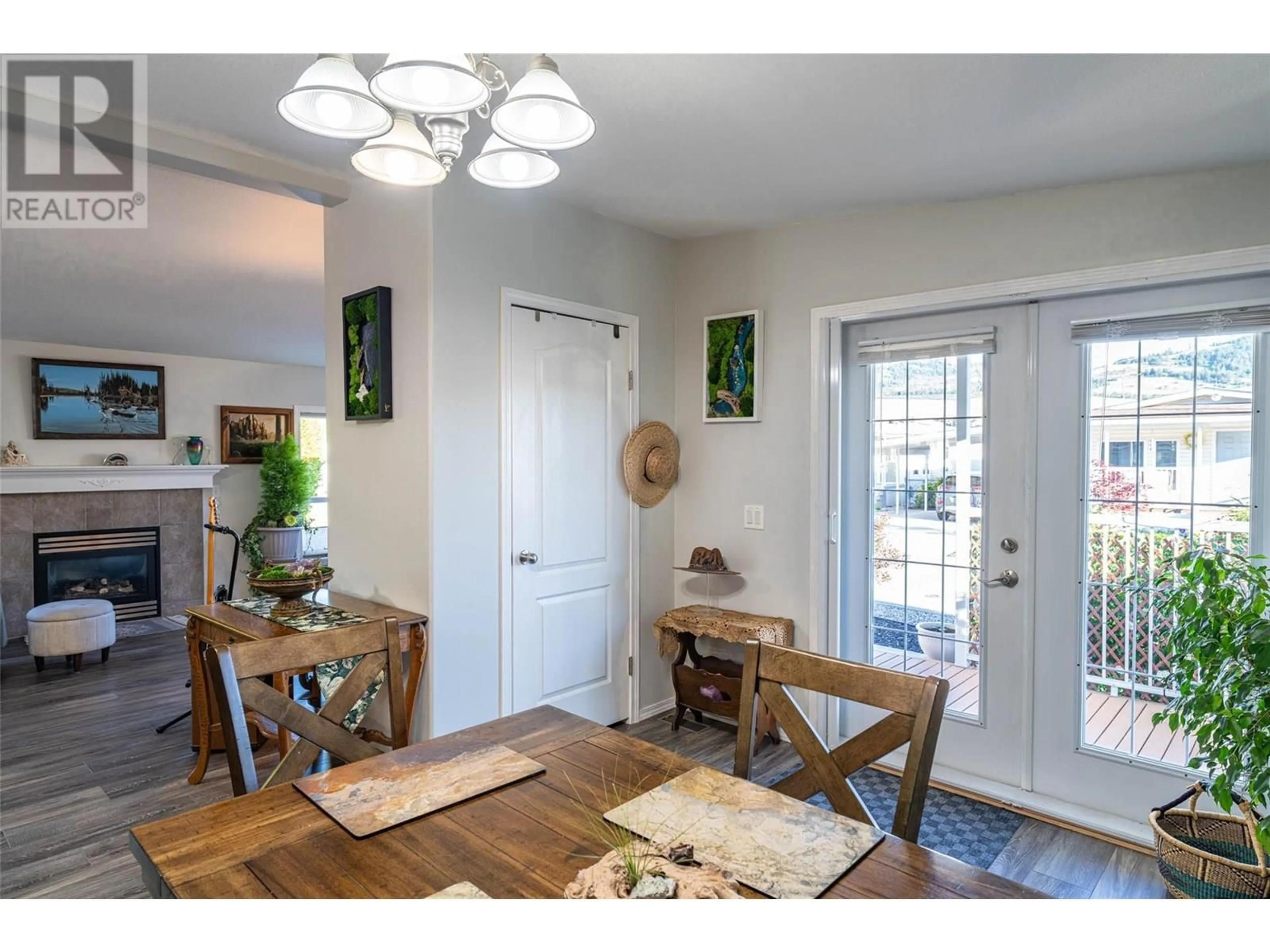 Indoor entryway for 13 - 6688 TRONSON ROAD, Vernon British Columbia V1H1R9