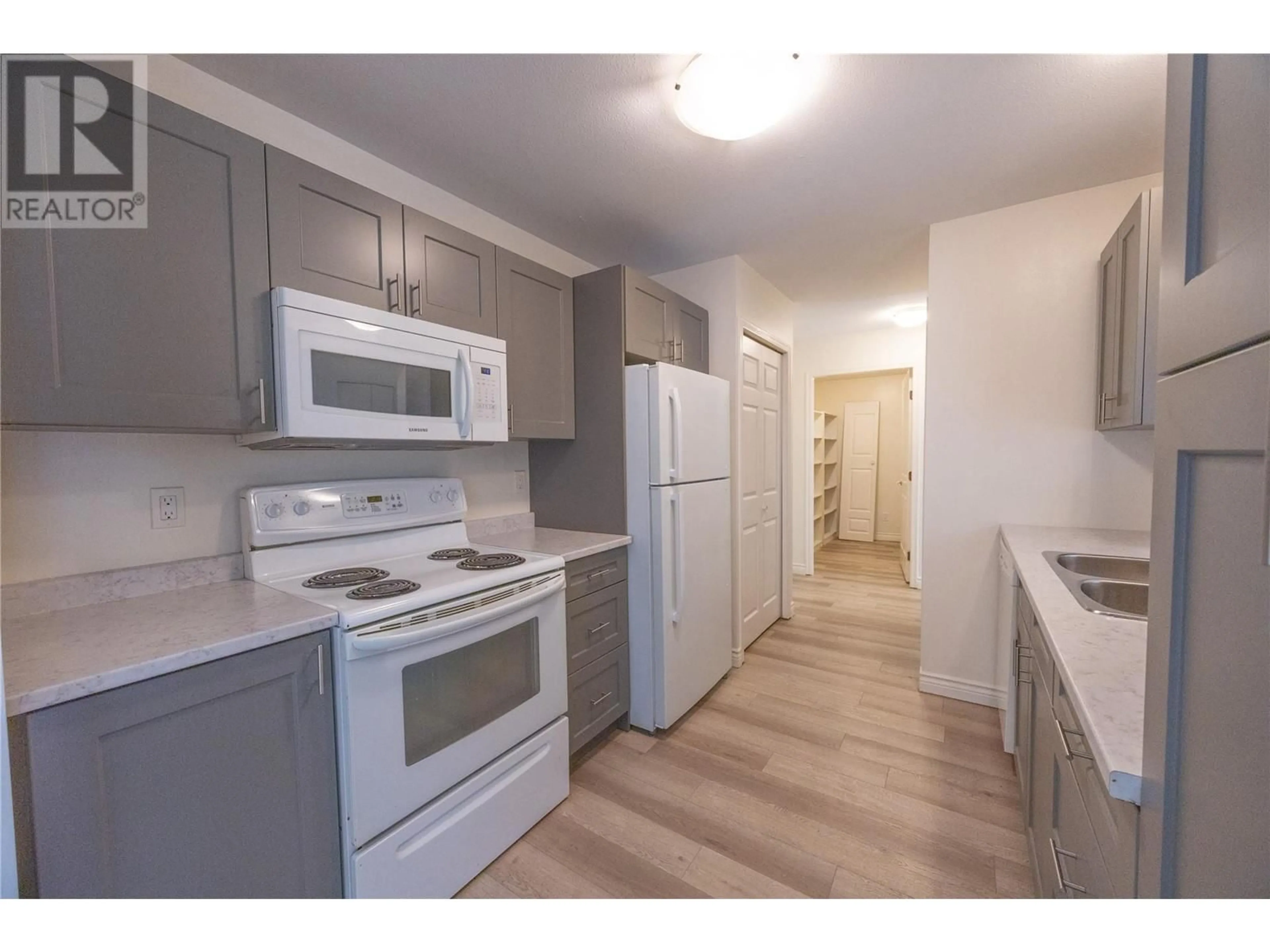Standard kitchen, unknown for 205 - 8700 JUBILEE ROAD EAST, Summerland British Columbia V0H1Z5