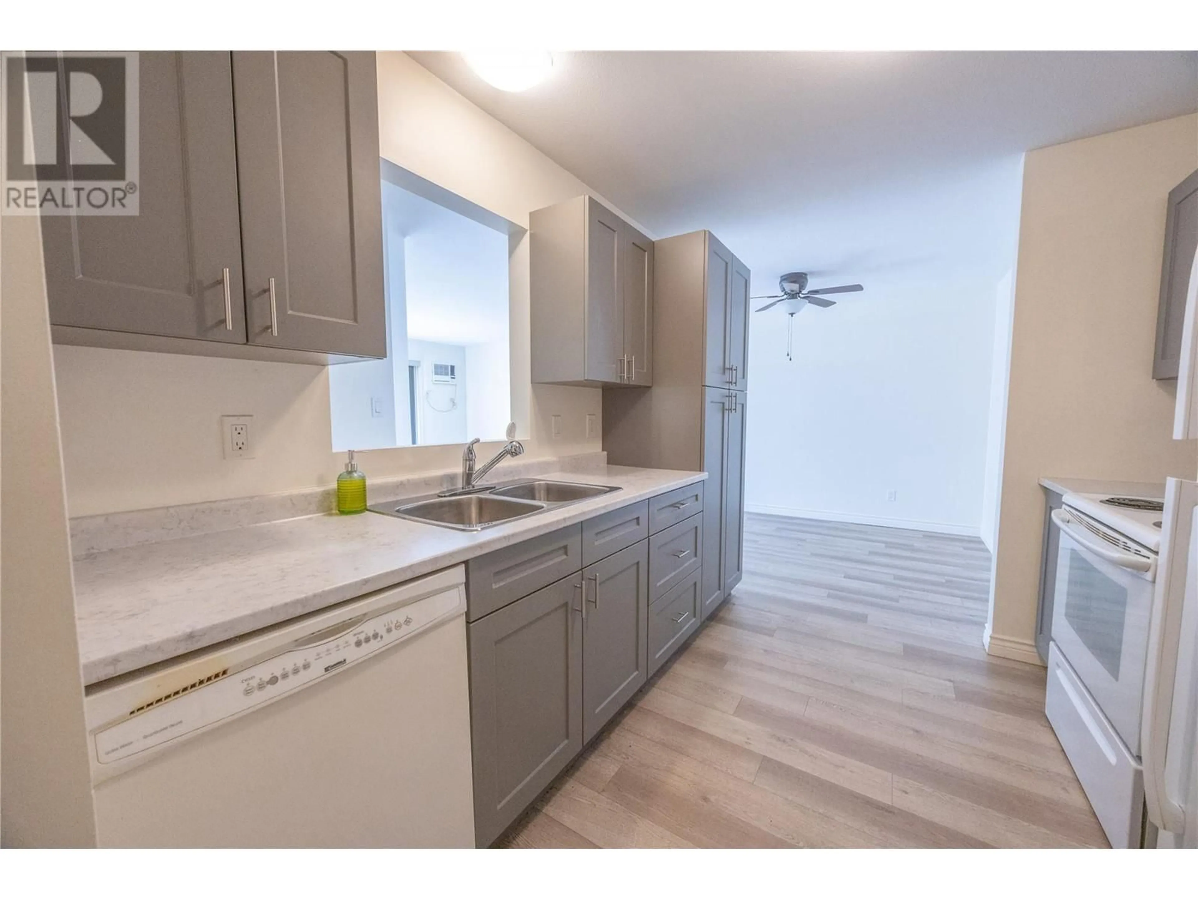 Standard kitchen, unknown for 205 - 8700 JUBILEE ROAD EAST, Summerland British Columbia V0H1Z5