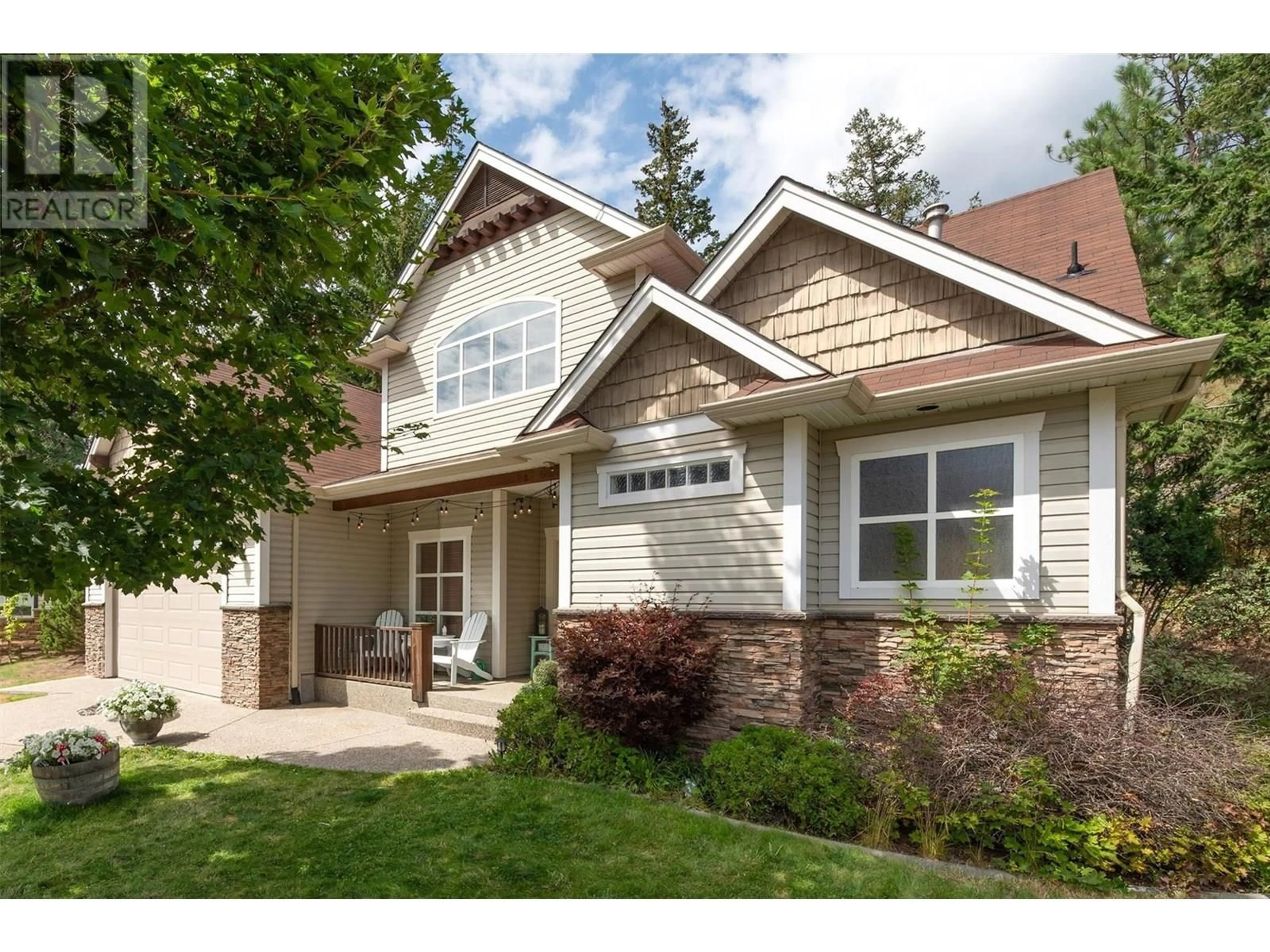 Home with vinyl exterior material, street for 2091 ROSE ANNE COURT, West Kelowna British Columbia V1Z4A3