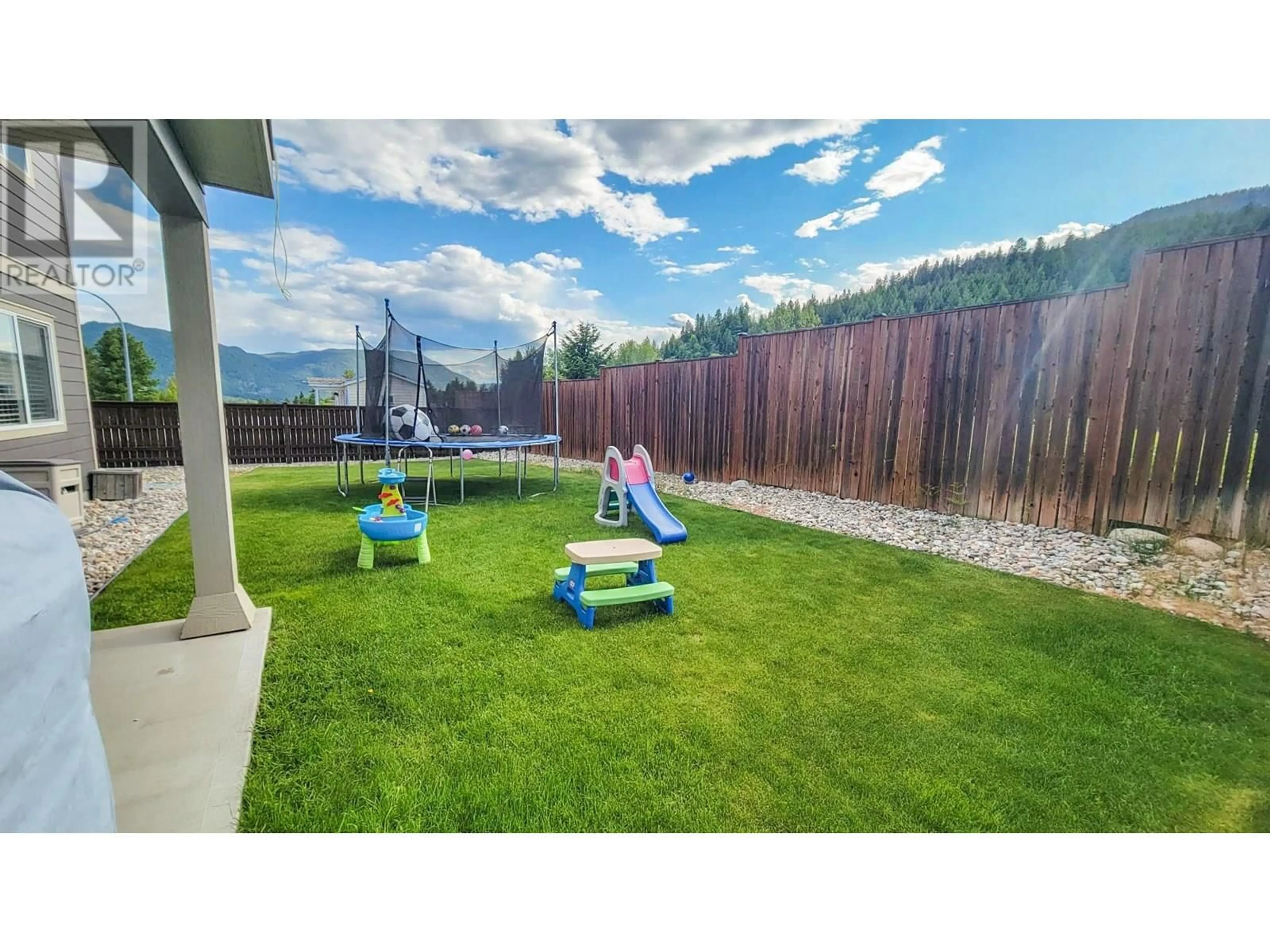 Patio, water/lake/river/ocean view for 4208 16TH AVENUE, Castlegar British Columbia V1N4X7