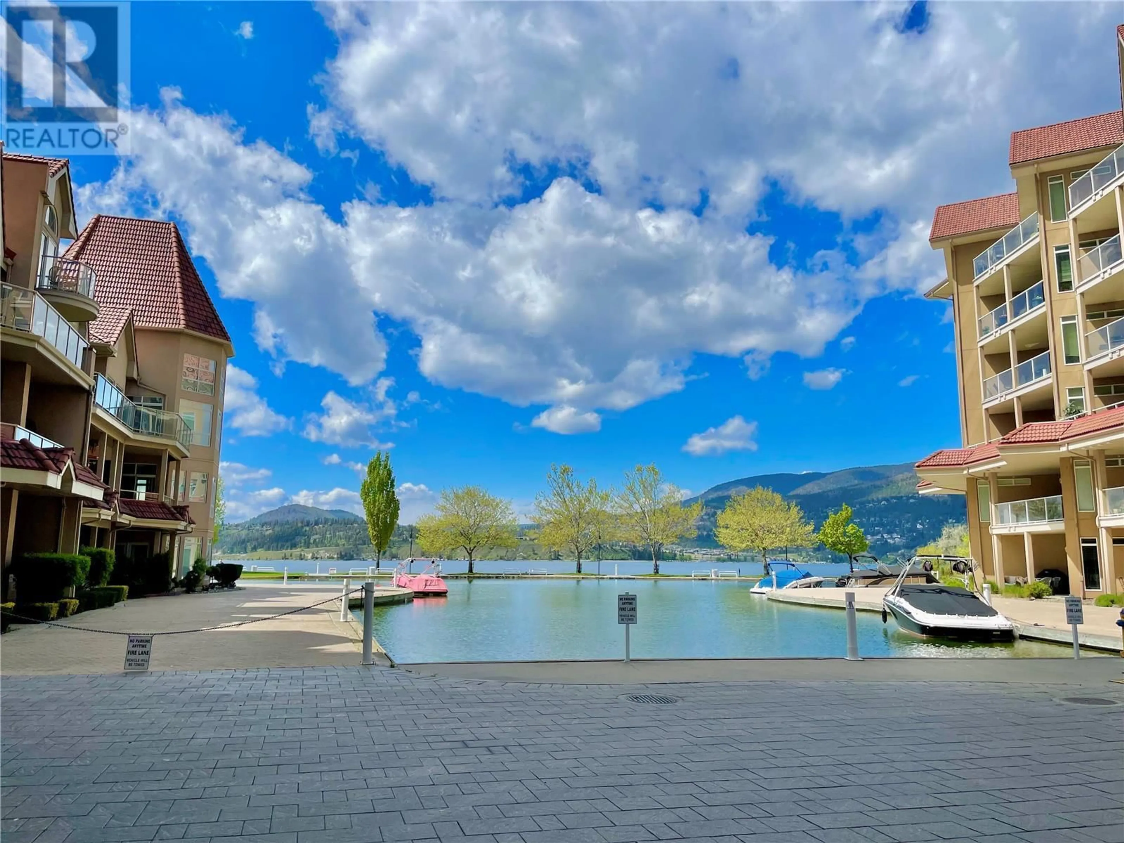 Pool for 401 - 1128 SUNSET DRIVE, Kelowna British Columbia V1Y9W7