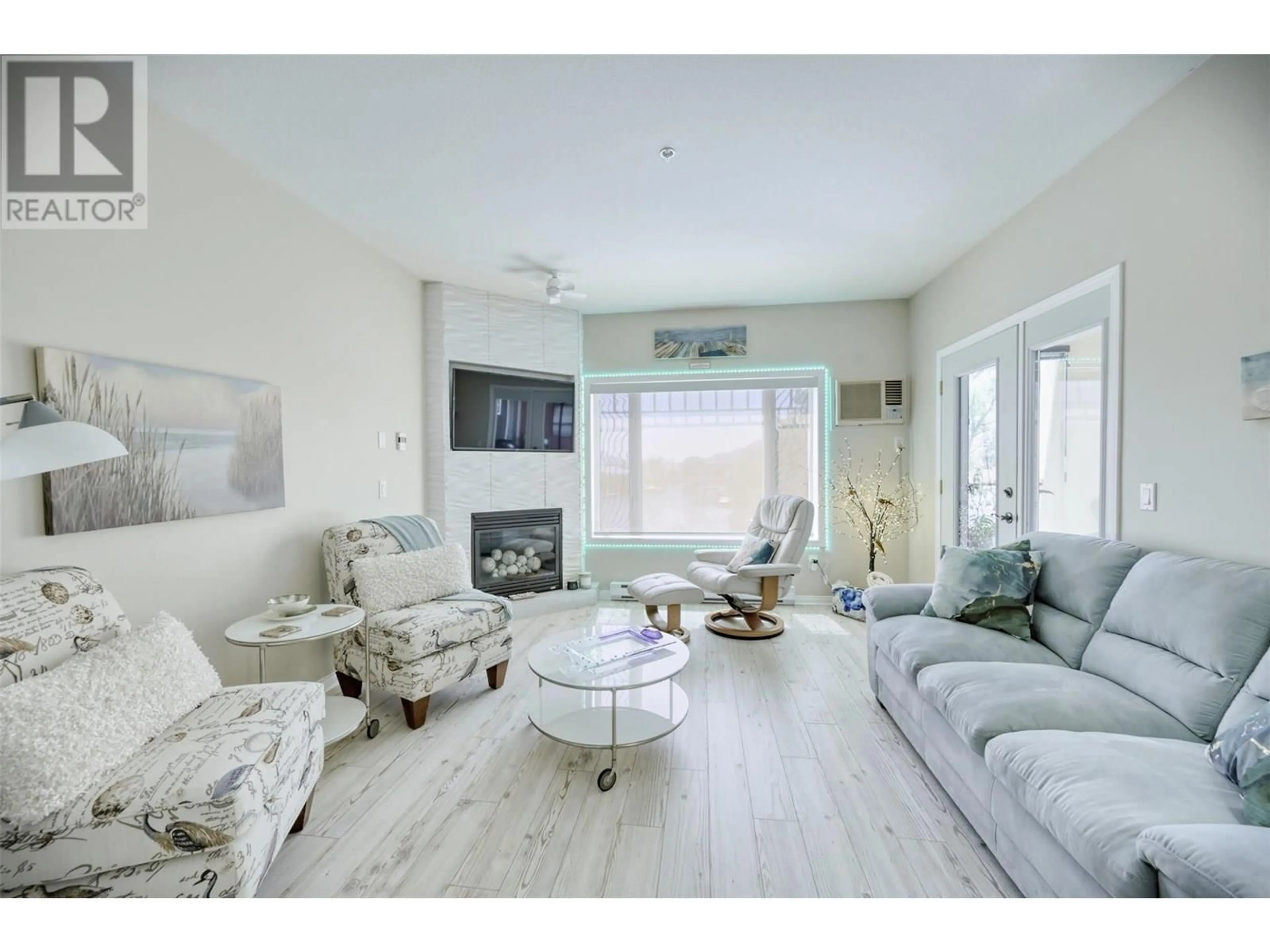 Living room with furniture, unknown for 208 - 15 SOLANA KEY COURT, Osoyoos British Columbia V0H1V3