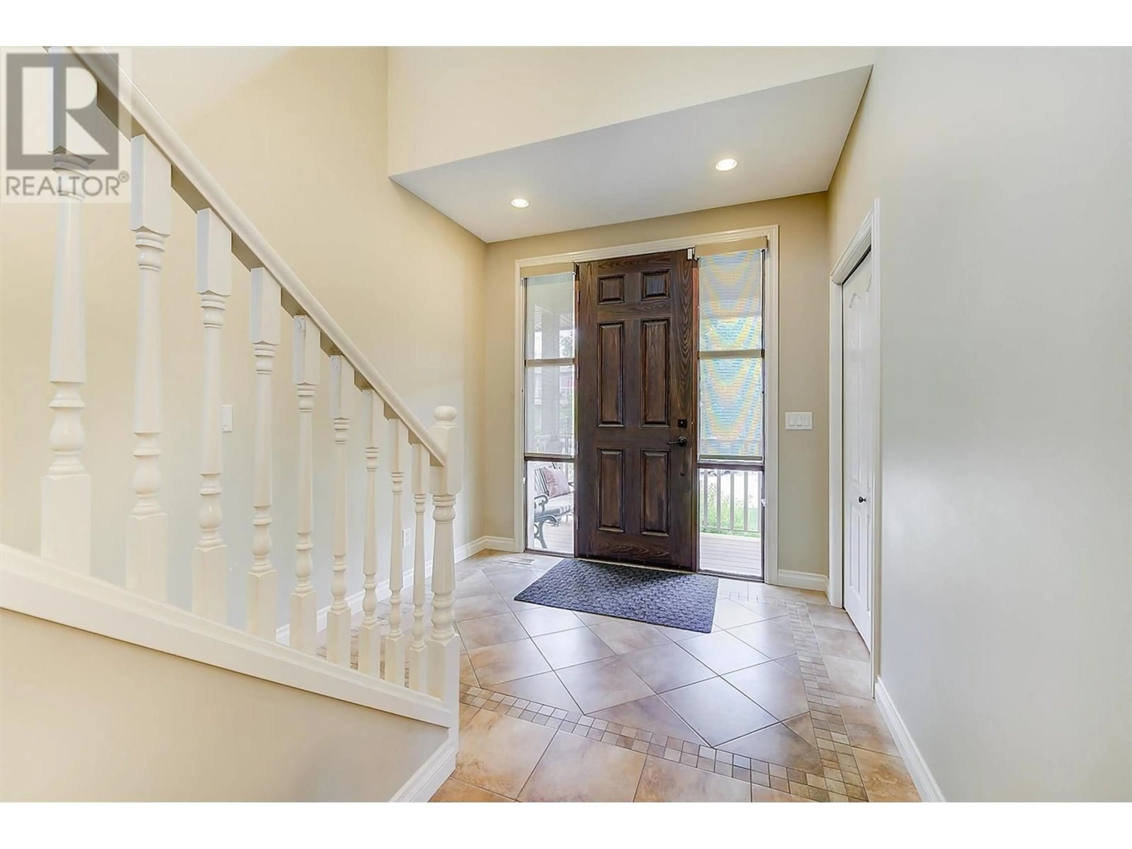 Indoor entryway for 5008 BUNTING COURT, Kelowna British Columbia V1W5G6