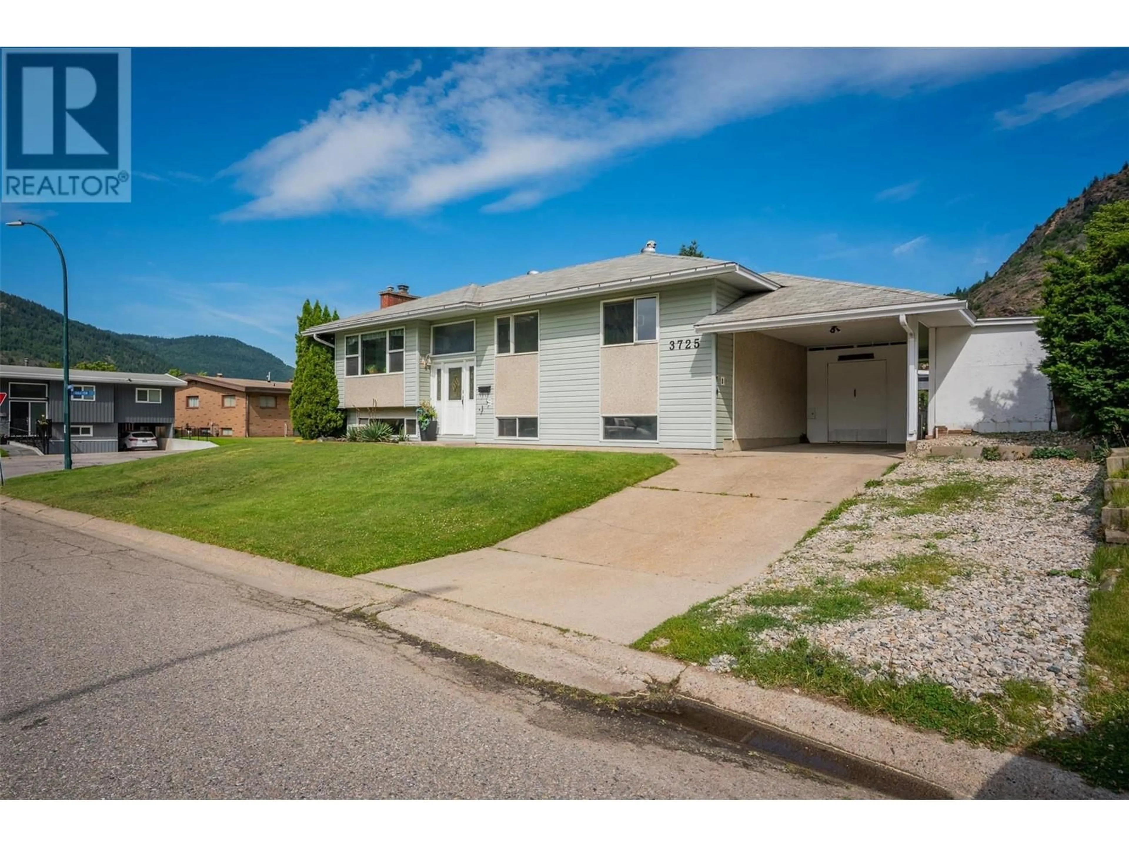 Home with vinyl exterior material, street for 3725 DOGWOOD DRIVE, Trail British Columbia V1R2V4