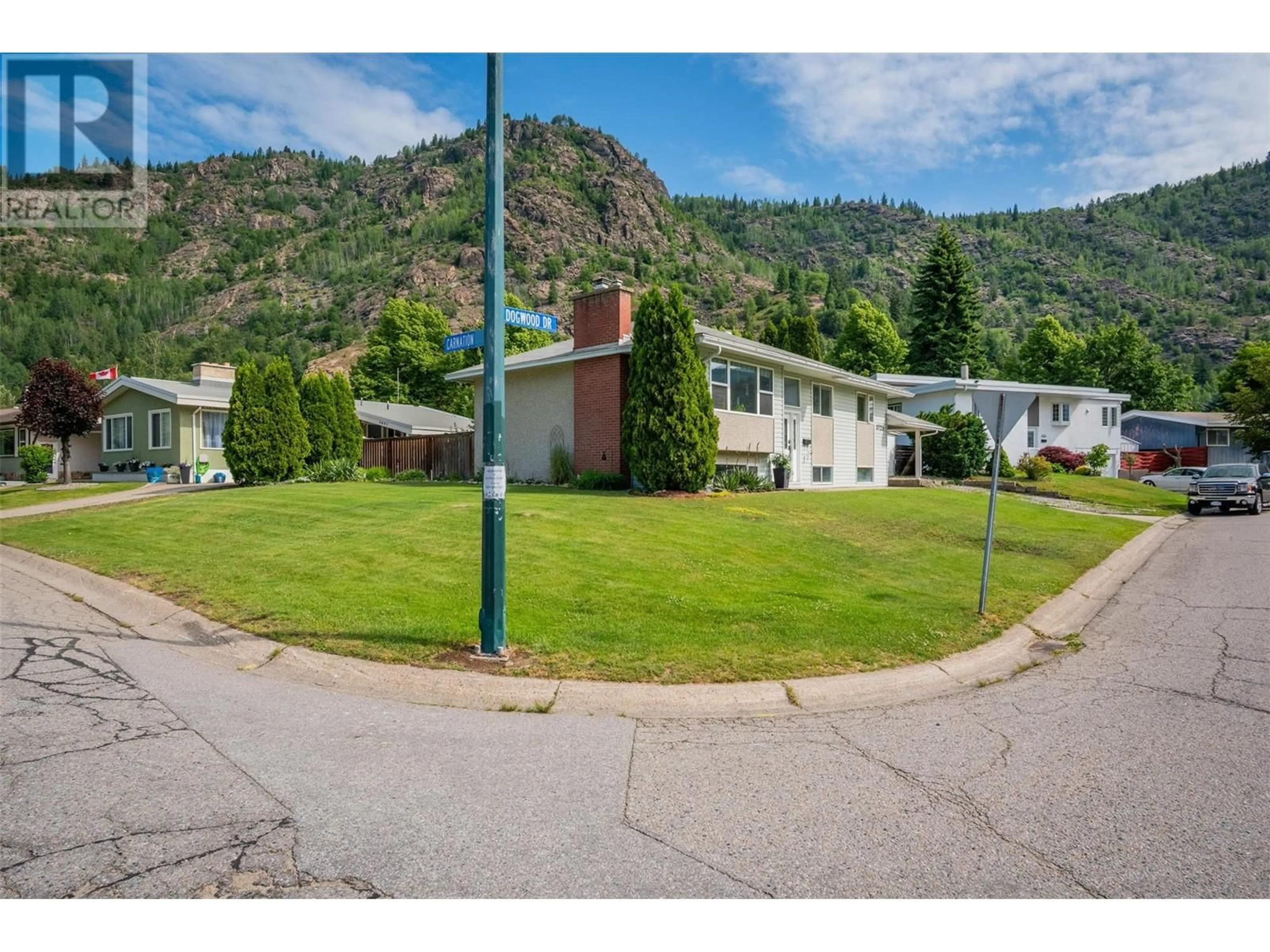 A pic from outside/outdoor area/front of a property/back of a property/a pic from drone, mountain view for 3725 DOGWOOD DRIVE, Trail British Columbia V1R2V4