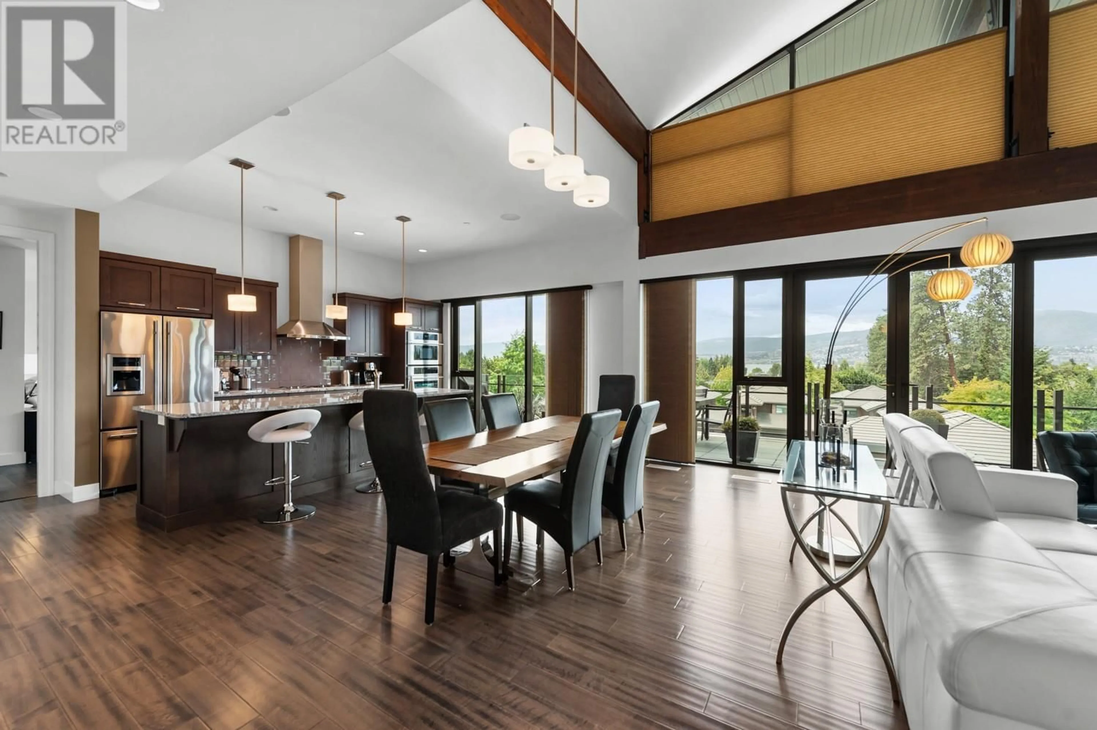 Open concept kitchen, wood/laminate floor for 401 - 580 SARSONS ROAD, Kelowna British Columbia V1W5H5