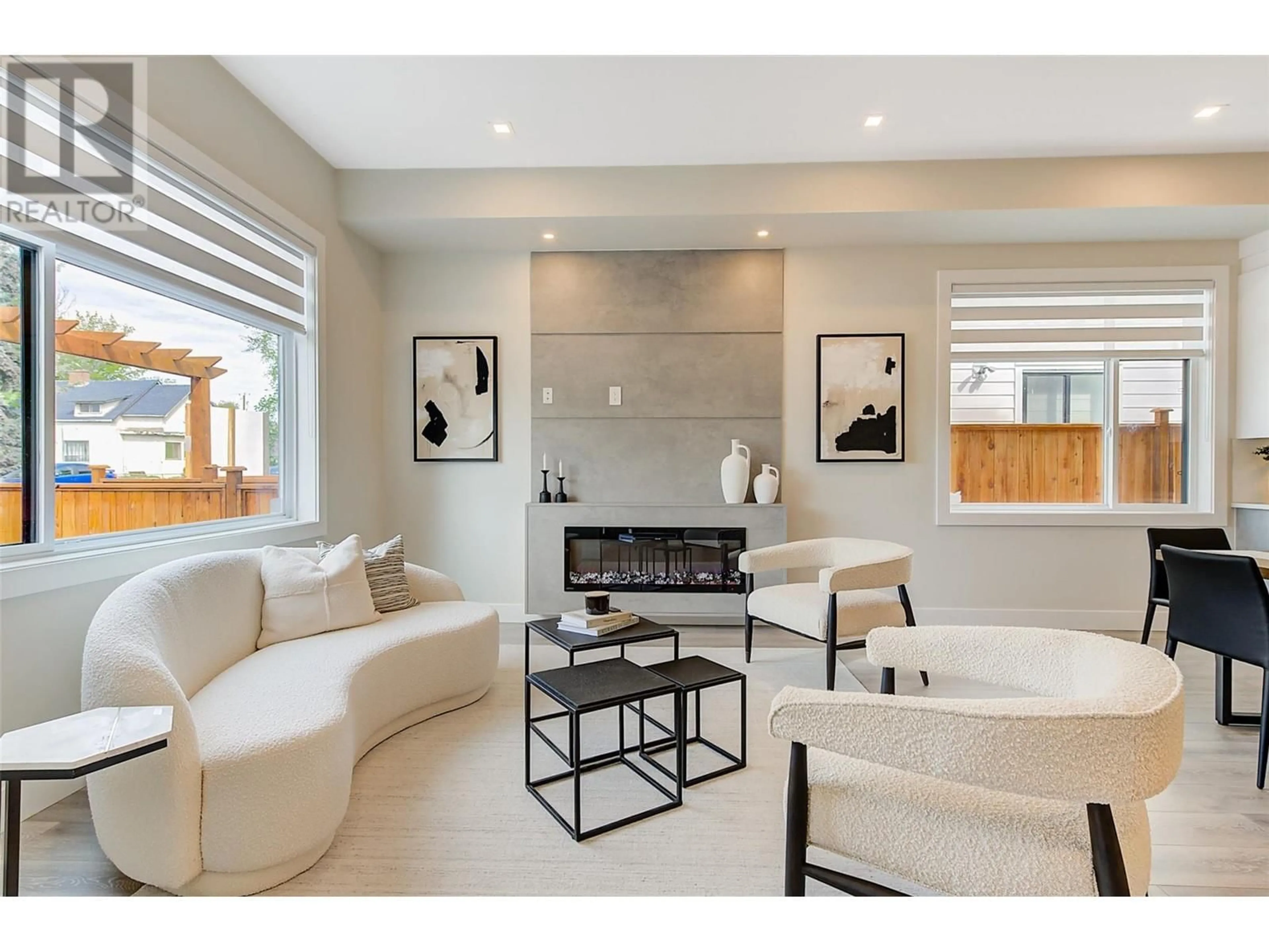 Living room with furniture, unknown for 2167 ABERDEEN STREET, Kelowna British Columbia V4B1Z8