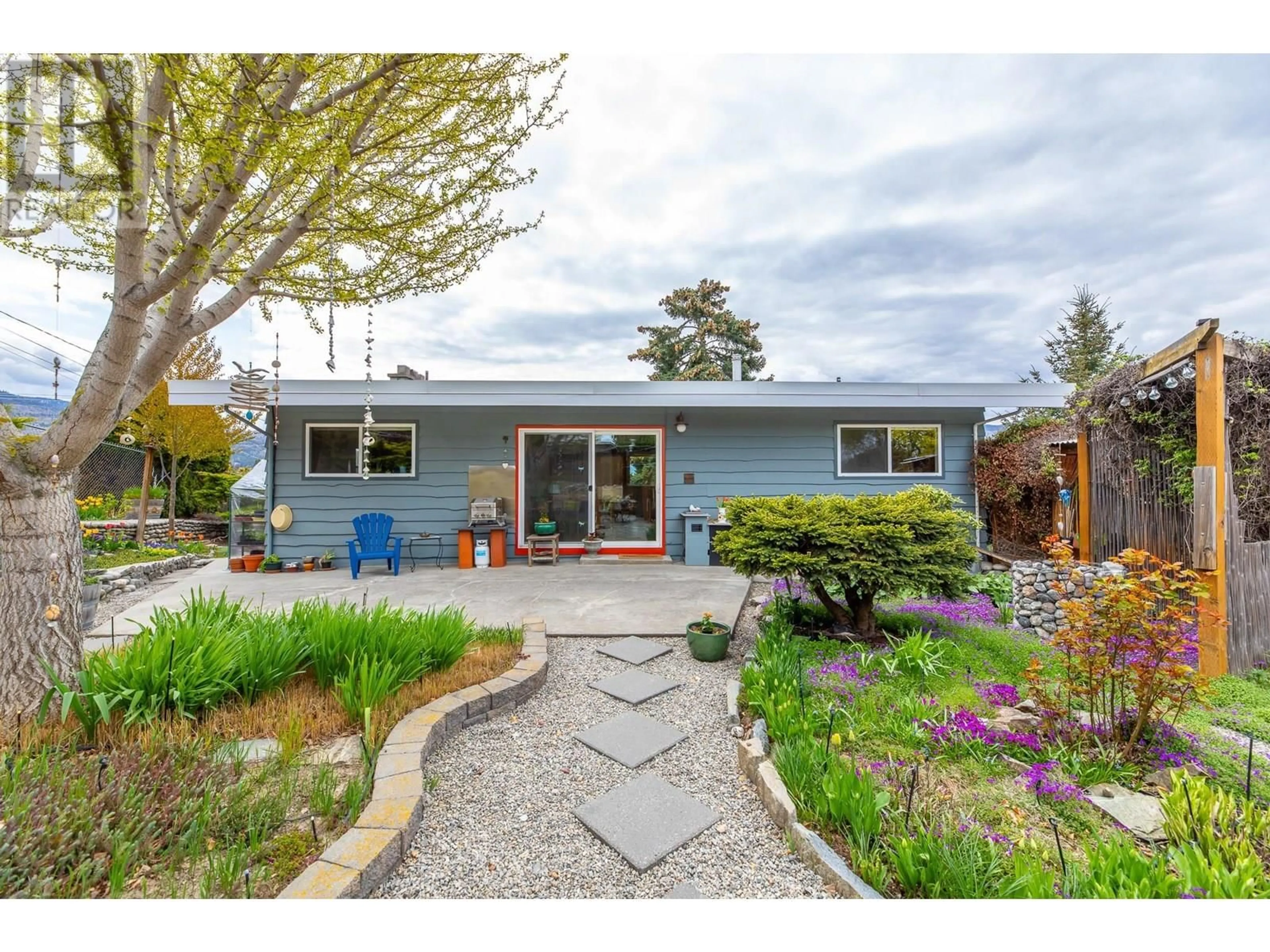 Home with vinyl exterior material, street for 199 WALDEN CRESCENT, Penticton British Columbia V2A1R8