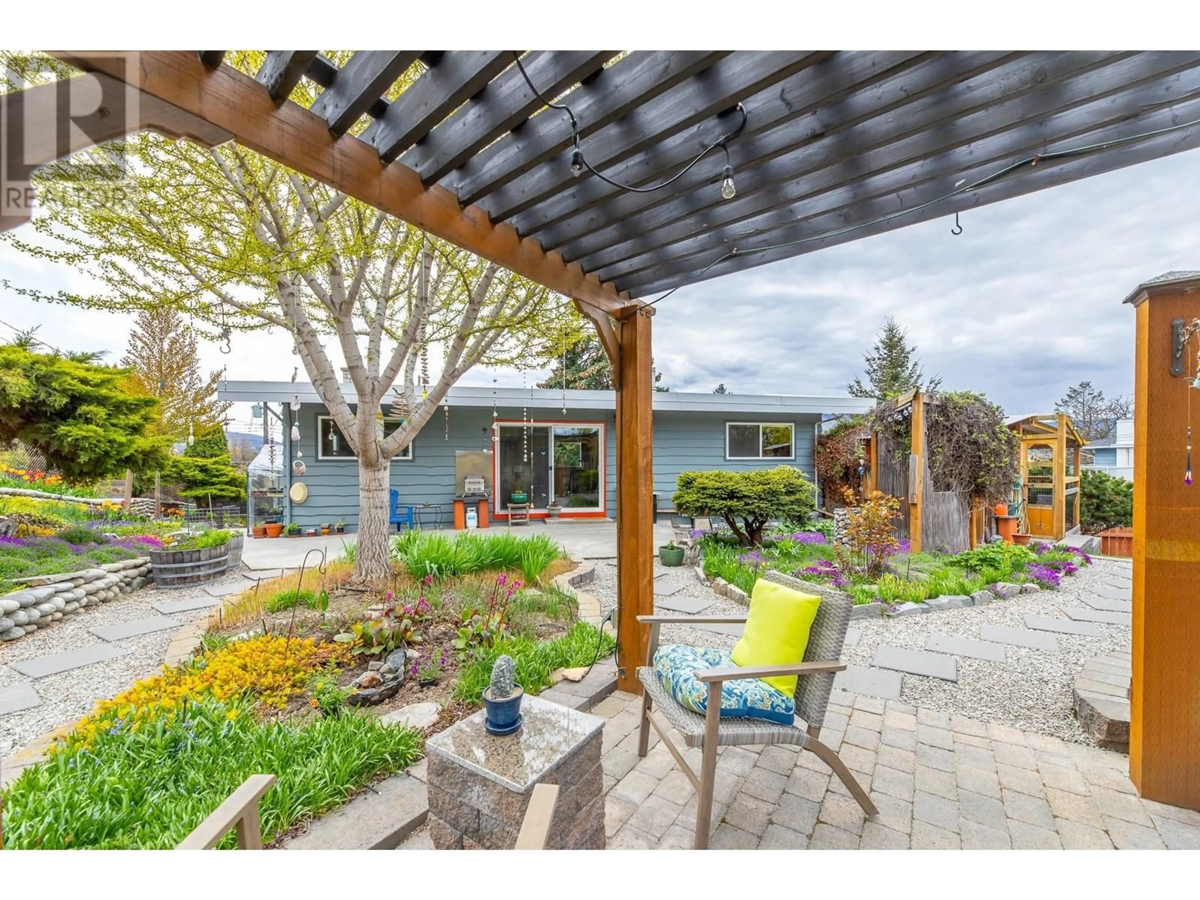 Patio, street for 199 WALDEN CRESCENT, Penticton British Columbia V2A1R8