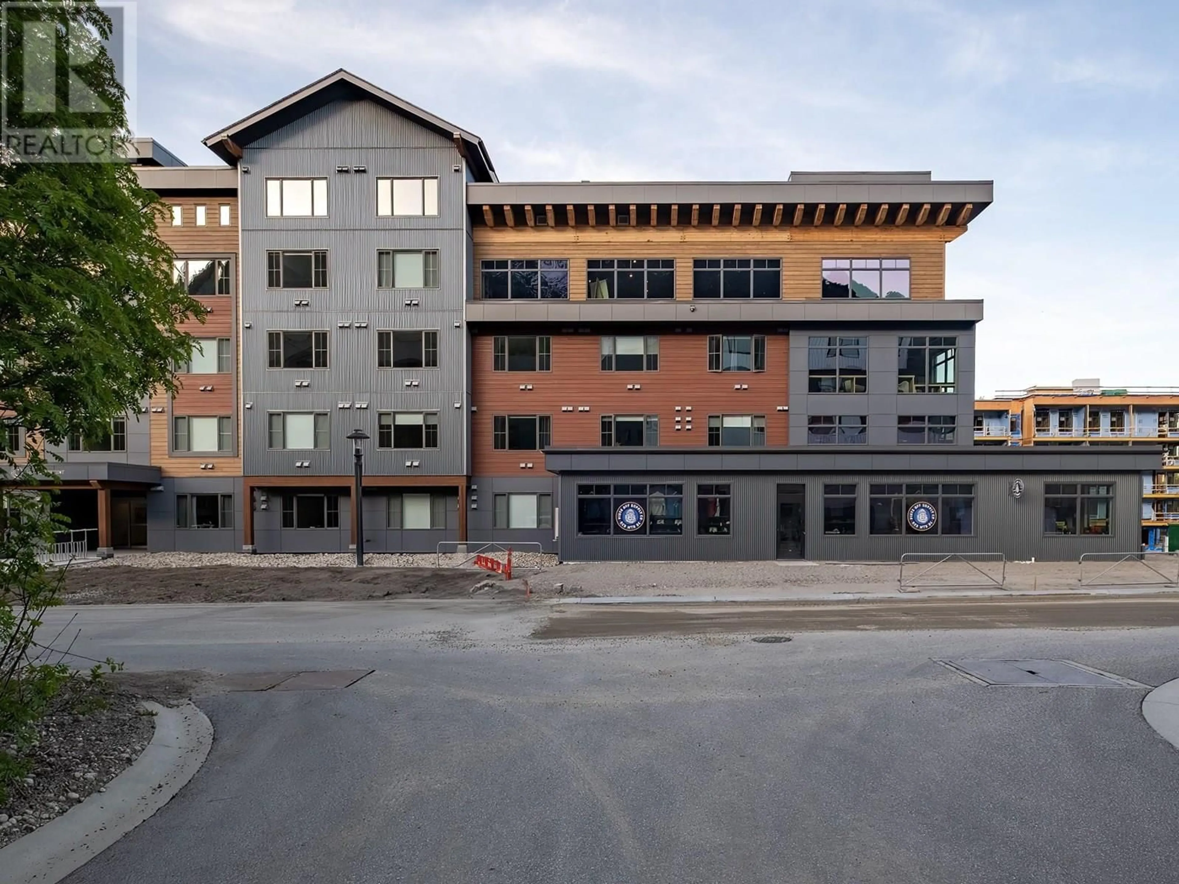 Unknown for 208 - 4280 RED MOUNTAIN ROAD, Rossland British Columbia V0G1Y0