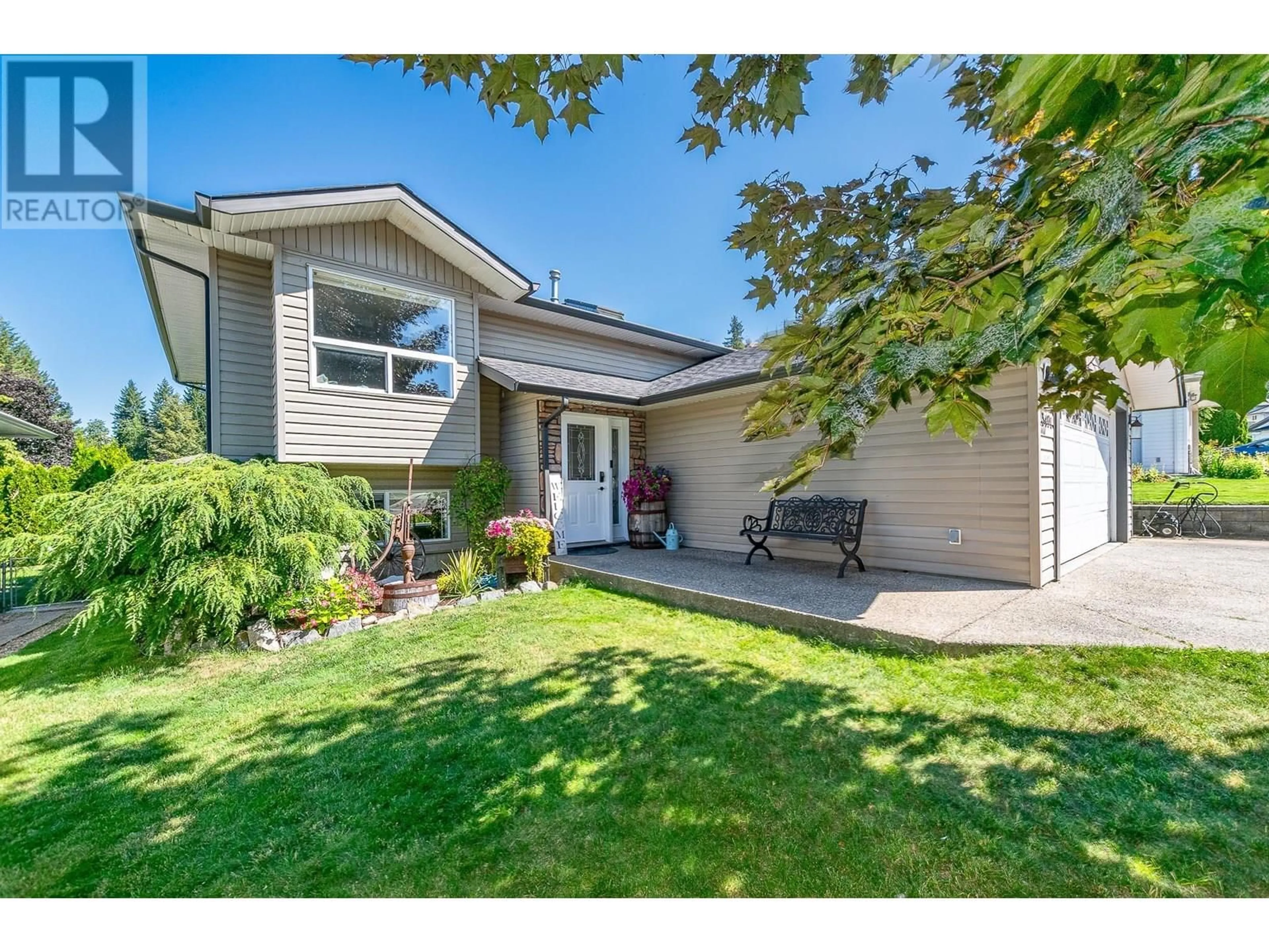 Home with vinyl exterior material, street for 3491 8 AVENUE SOUTHEAST, Salmon Arm British Columbia V1E1N3