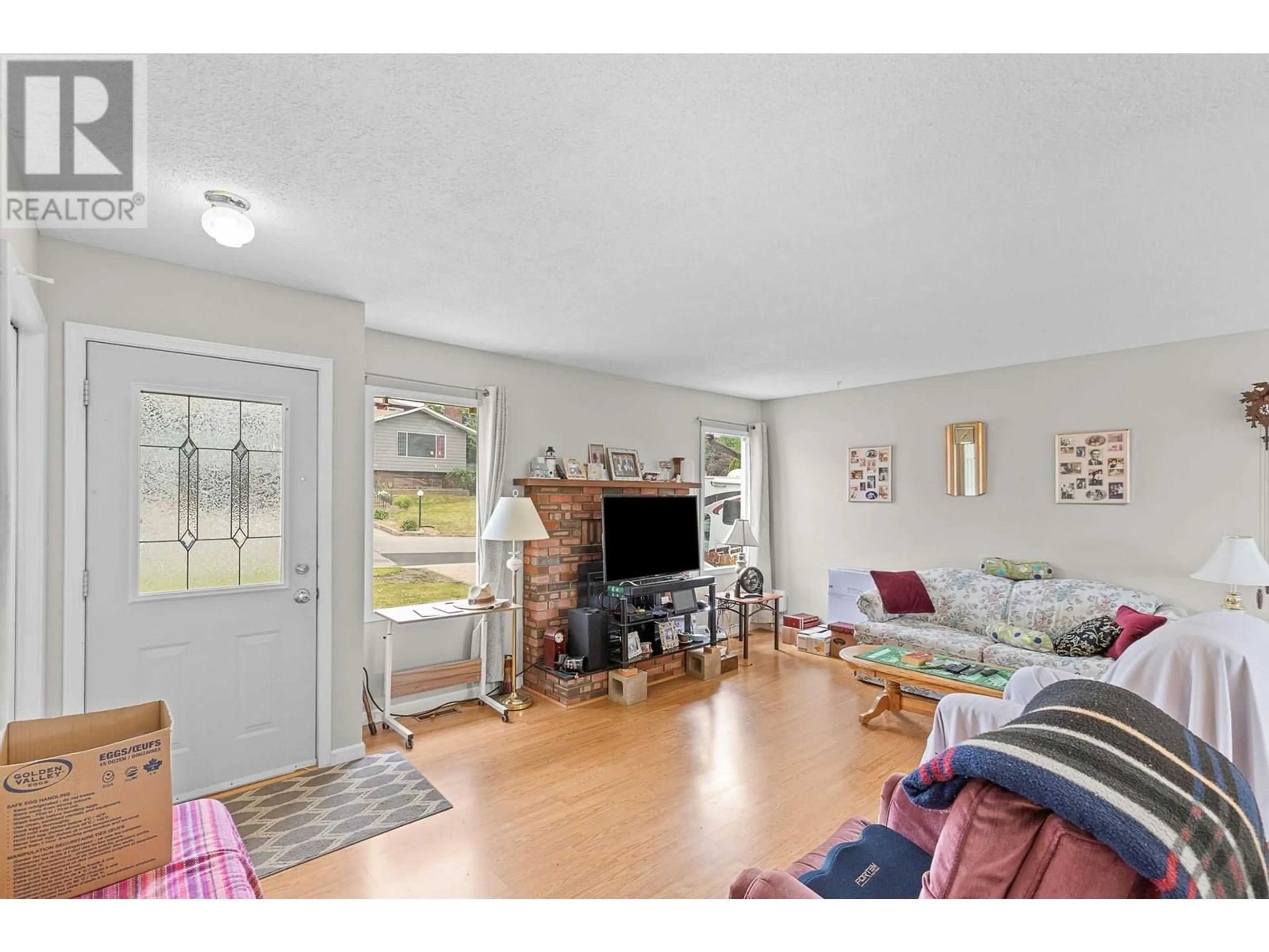 Living room with furniture, unknown for 3803 21 AVENUE, Vernon British Columbia V1T6P7