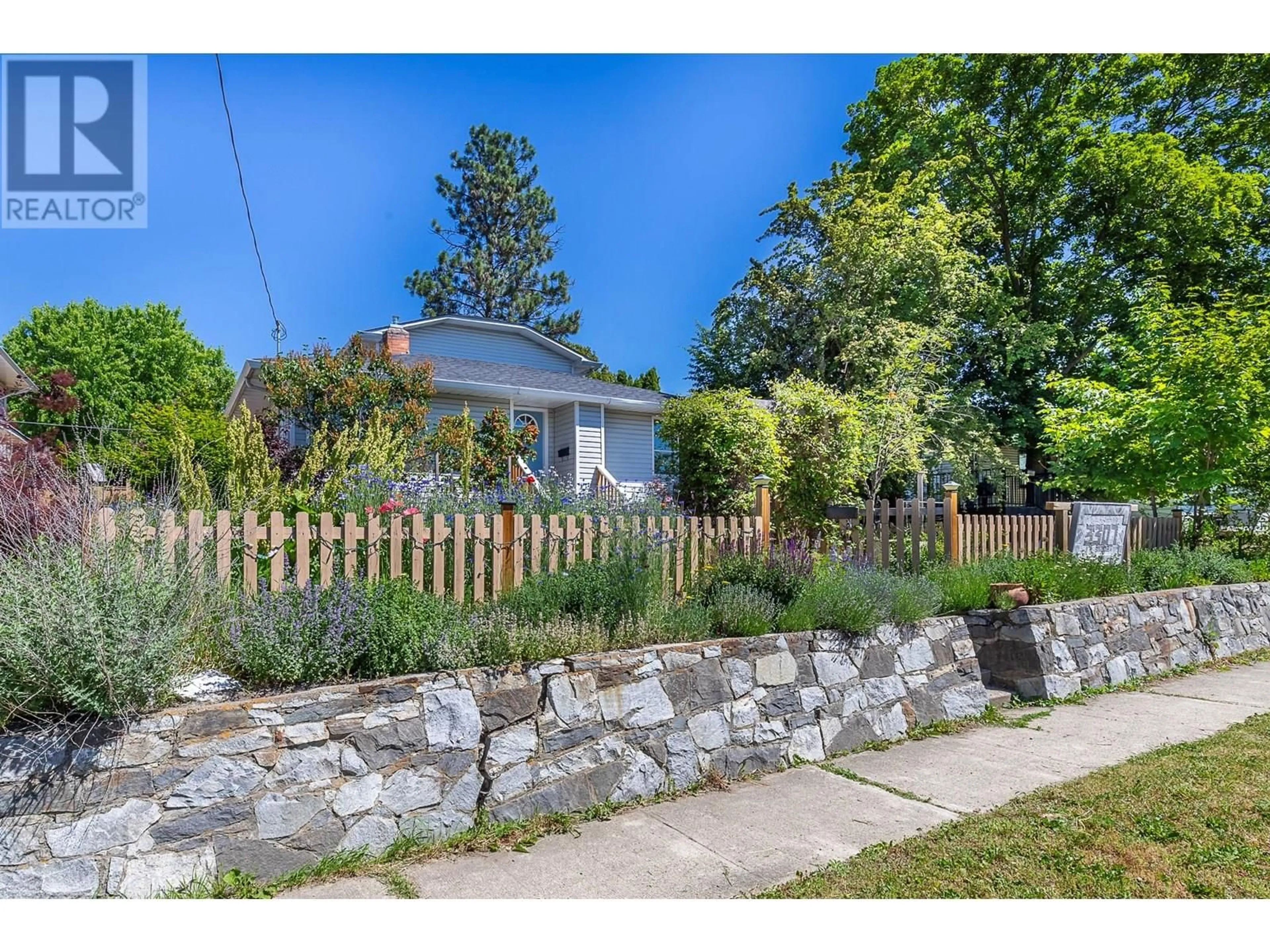 A pic from outside/outdoor area/front of a property/back of a property/a pic from drone, street for 3307 17 STREET, Vernon British Columbia V1T3Y8