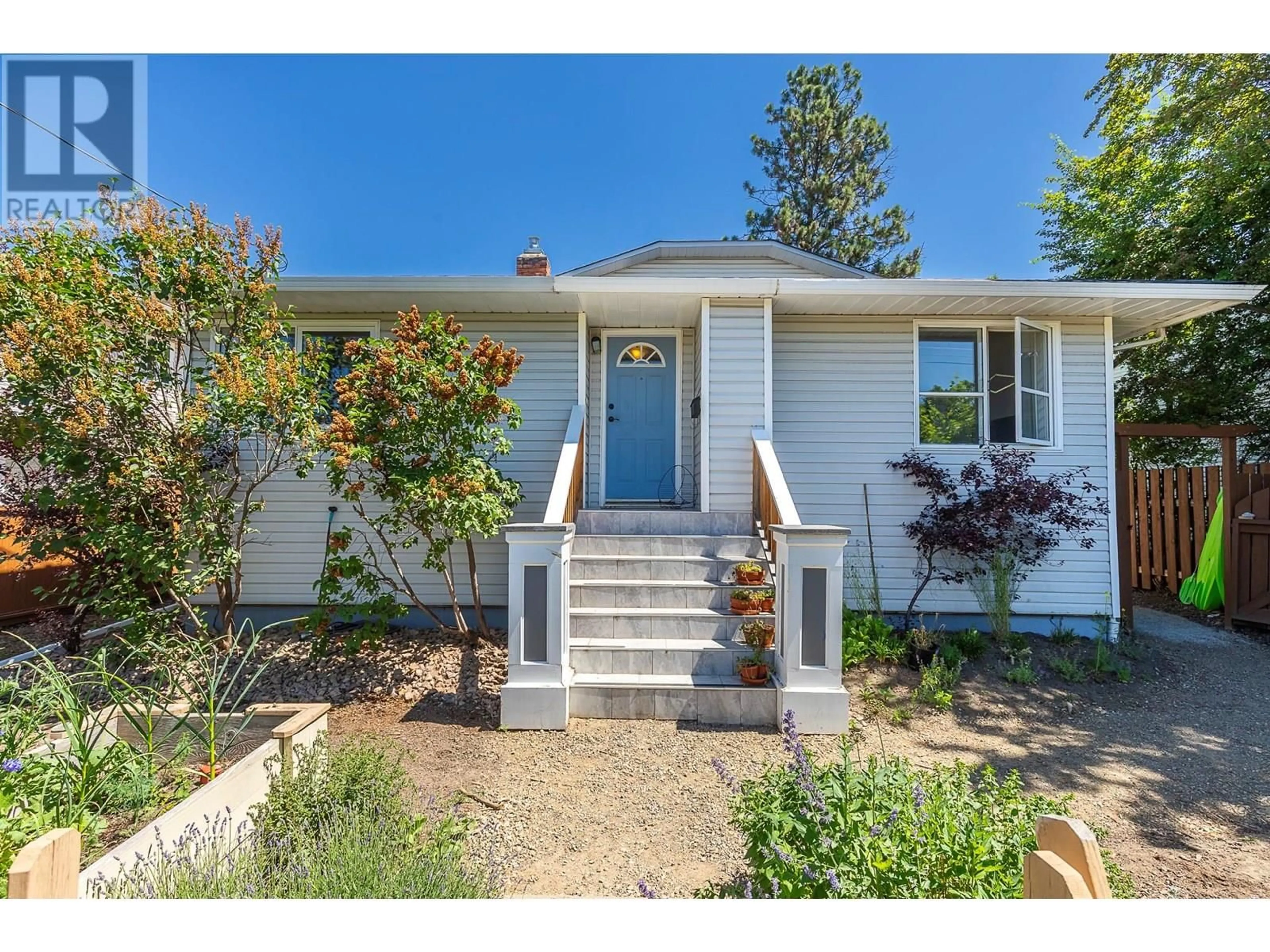 Home with vinyl exterior material, street for 3307 17 STREET, Vernon British Columbia V1T3Y8