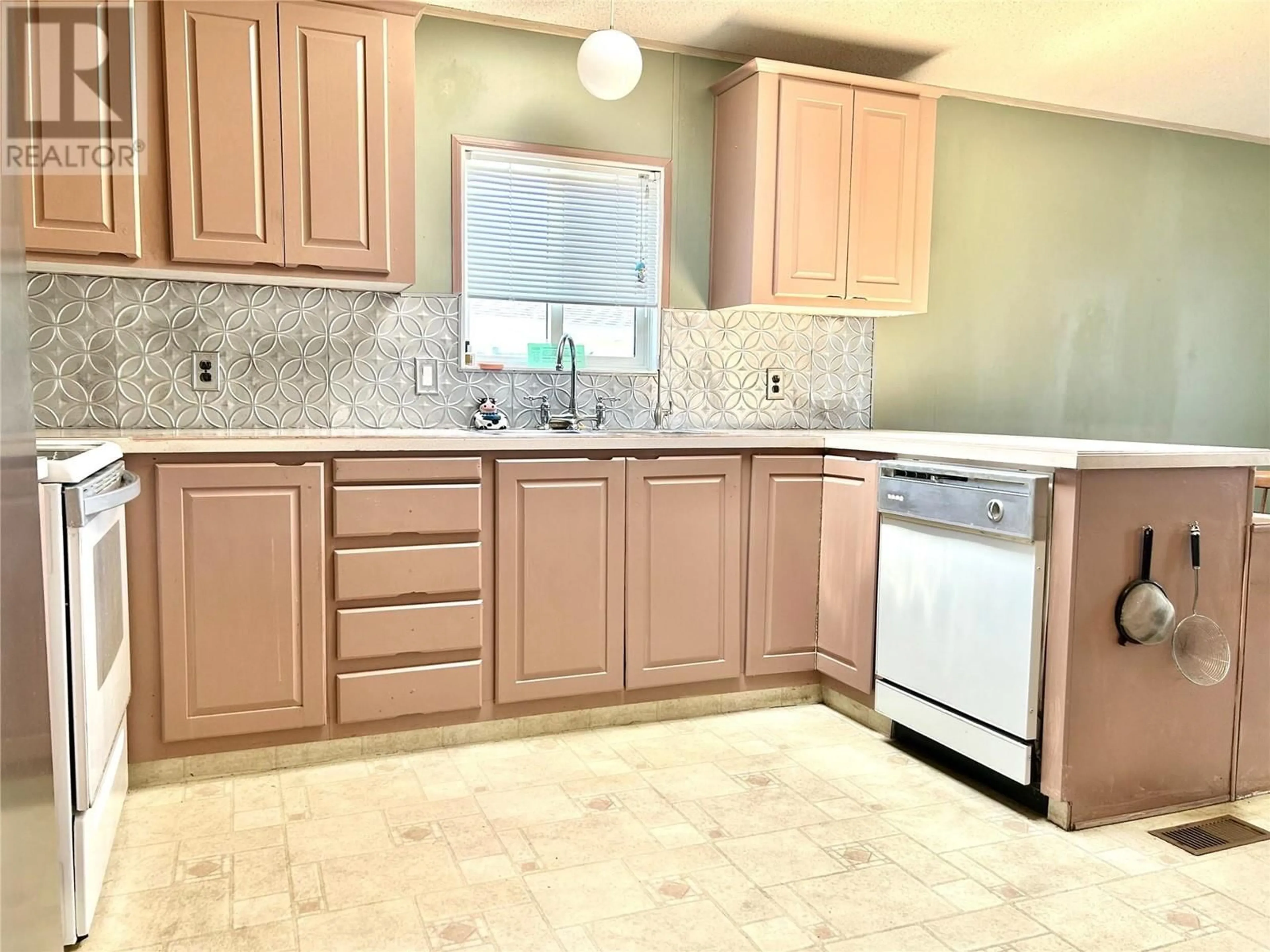 Standard kitchen, ceramic/tile floor for 21 - 4510 POWER ROAD, Barriere British Columbia V0E1E0
