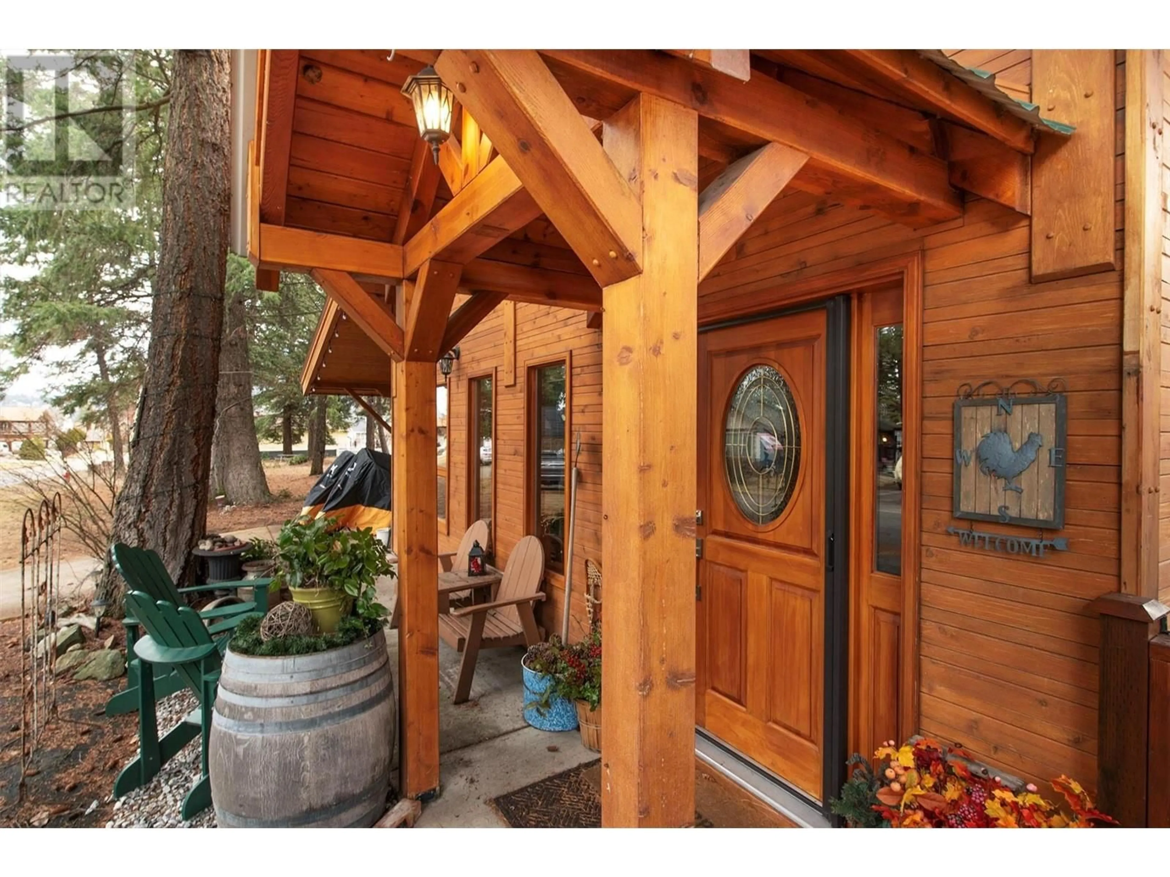 Indoor entryway for 346 HUMMINGBIRD AVENUE, Vernon British Columbia V1H2A1