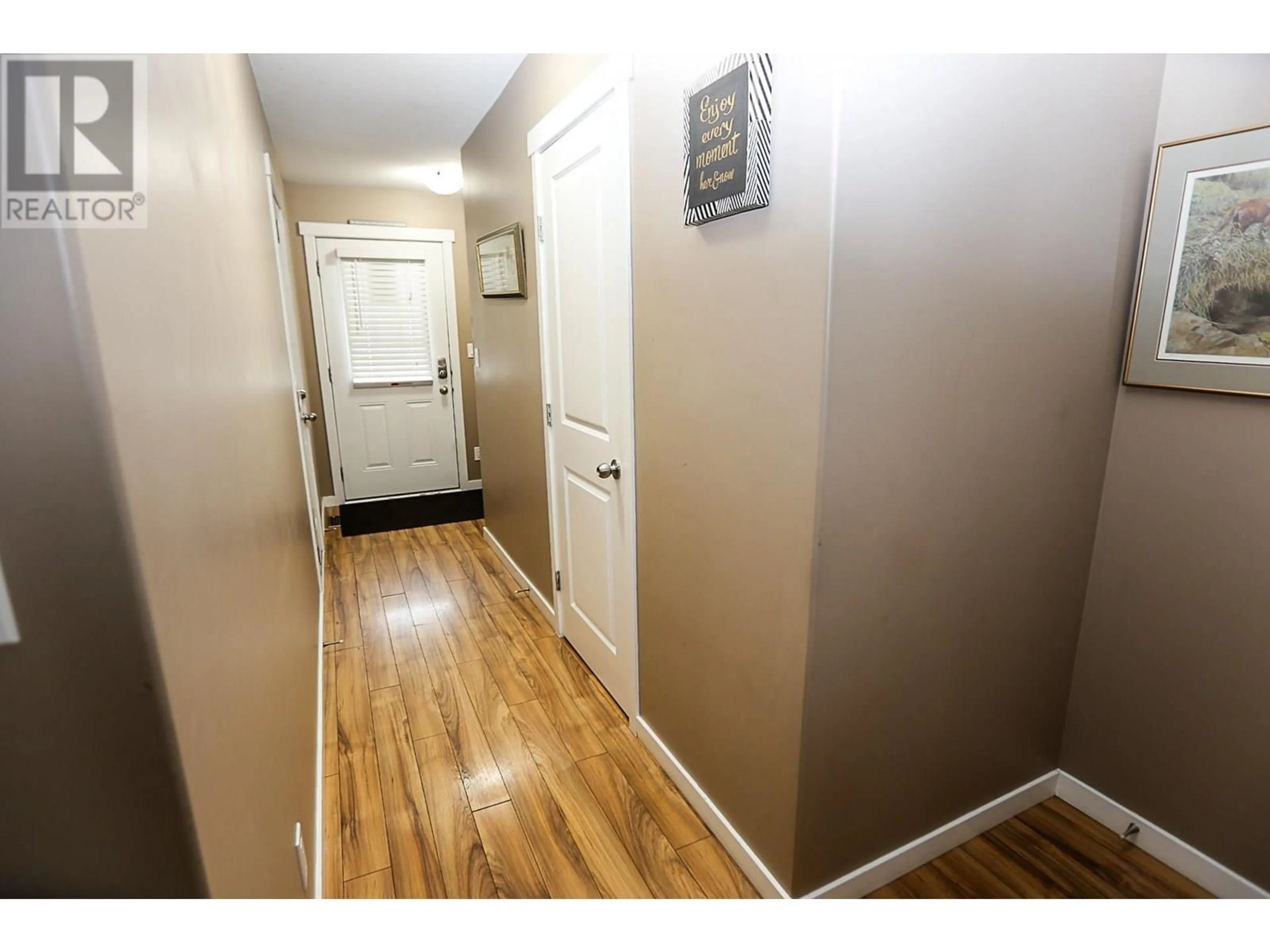 Indoor entryway for 17 - 930 STAGECOACH DRIVE, Kamloops British Columbia V2B0A9