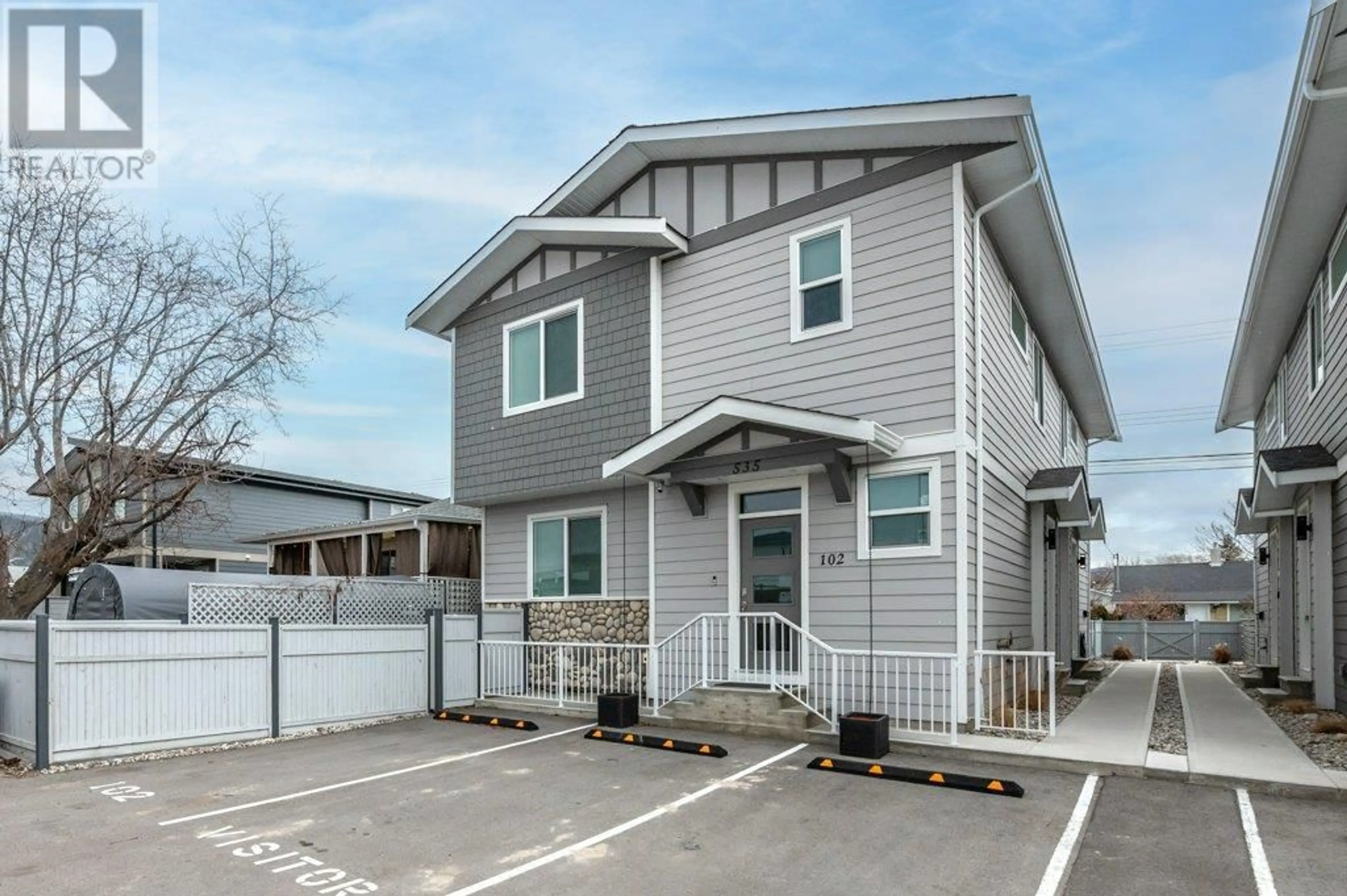 Home with vinyl exterior material, street for 102 - 535 WESTMINSTER AVENUE WEST, Penticton British Columbia V2A1K4