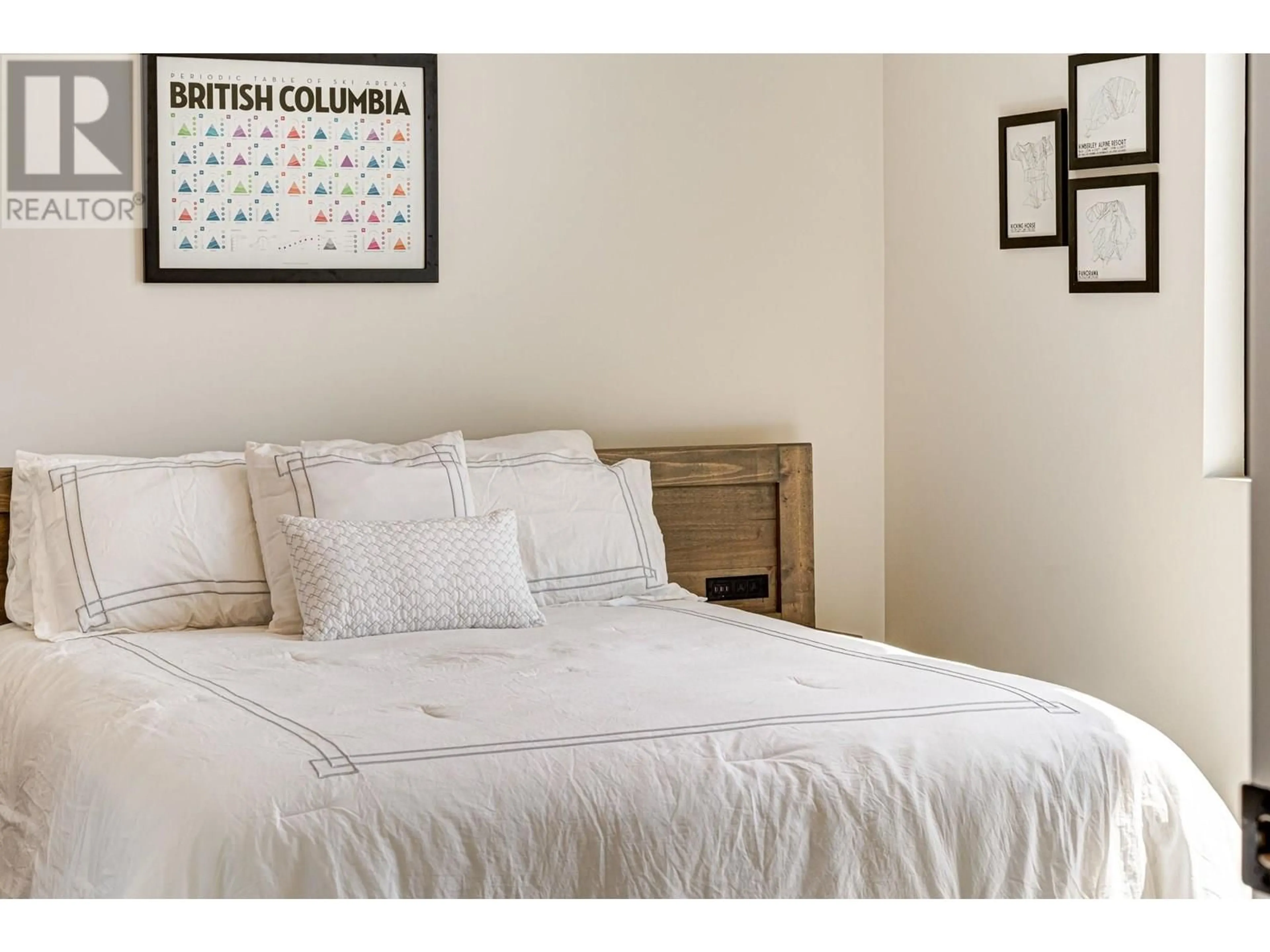 Bedroom with bed, wood/laminate floor for 1663 KOOCANUSA LAKE DRIVE, Lake Koocanusa British Columbia V0B1T5
