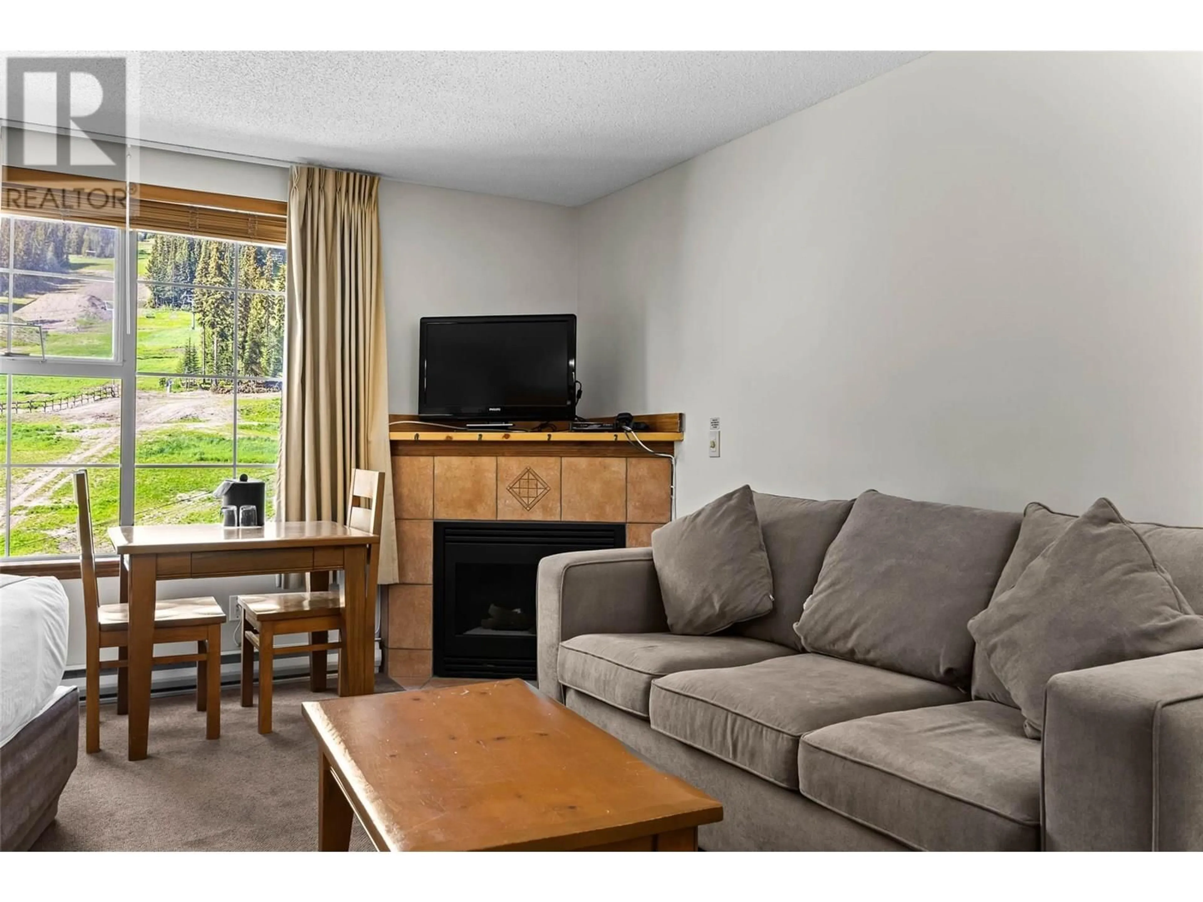 Living room with furniture, wood/laminate floor for 314 - 3160 CREEKSIDE WAY, Sun Peaks British Columbia V0E5N0