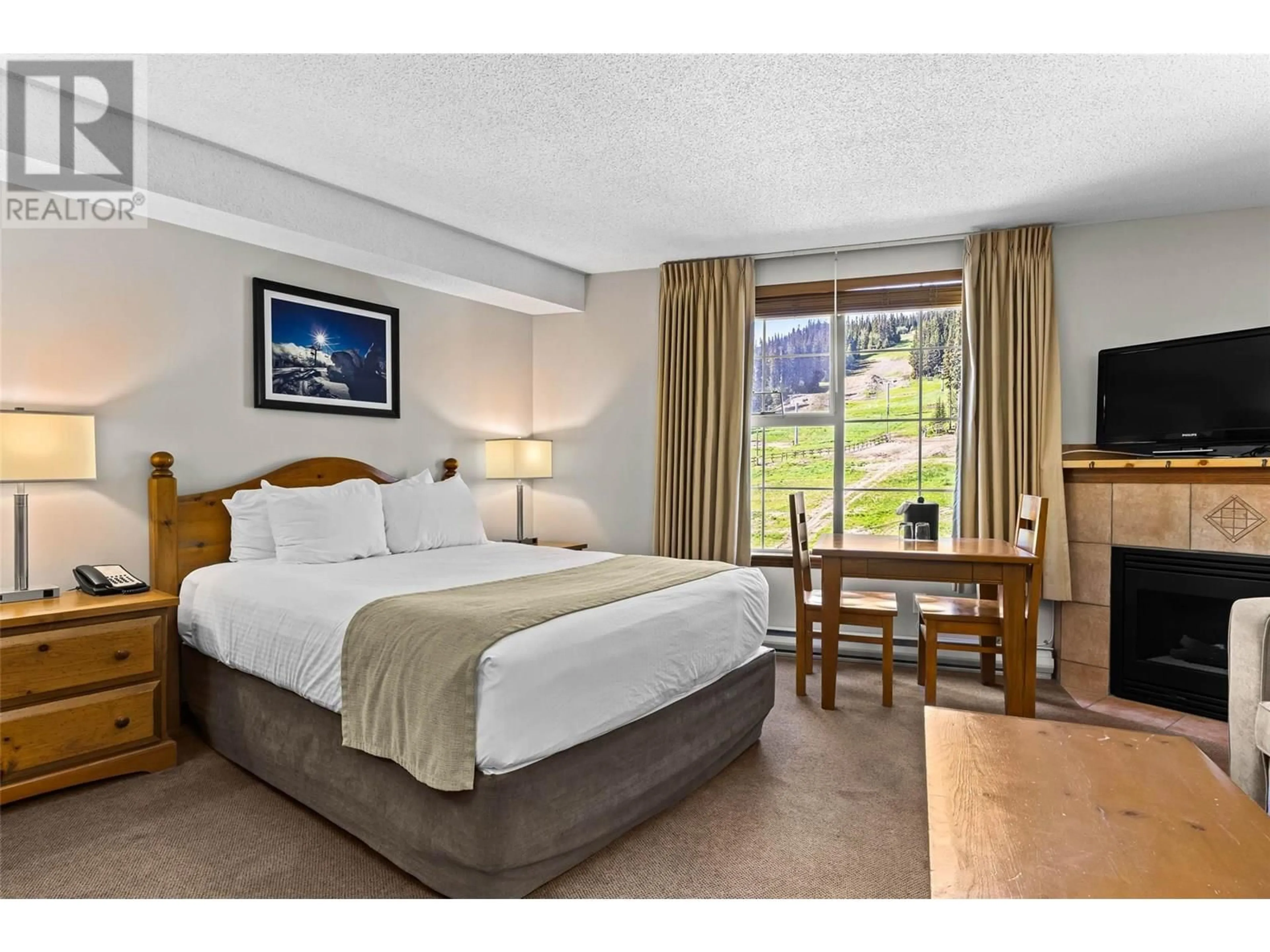 Bedroom with bed, carpet floor for 314 - 3160 CREEKSIDE WAY, Sun Peaks British Columbia V0E5N0