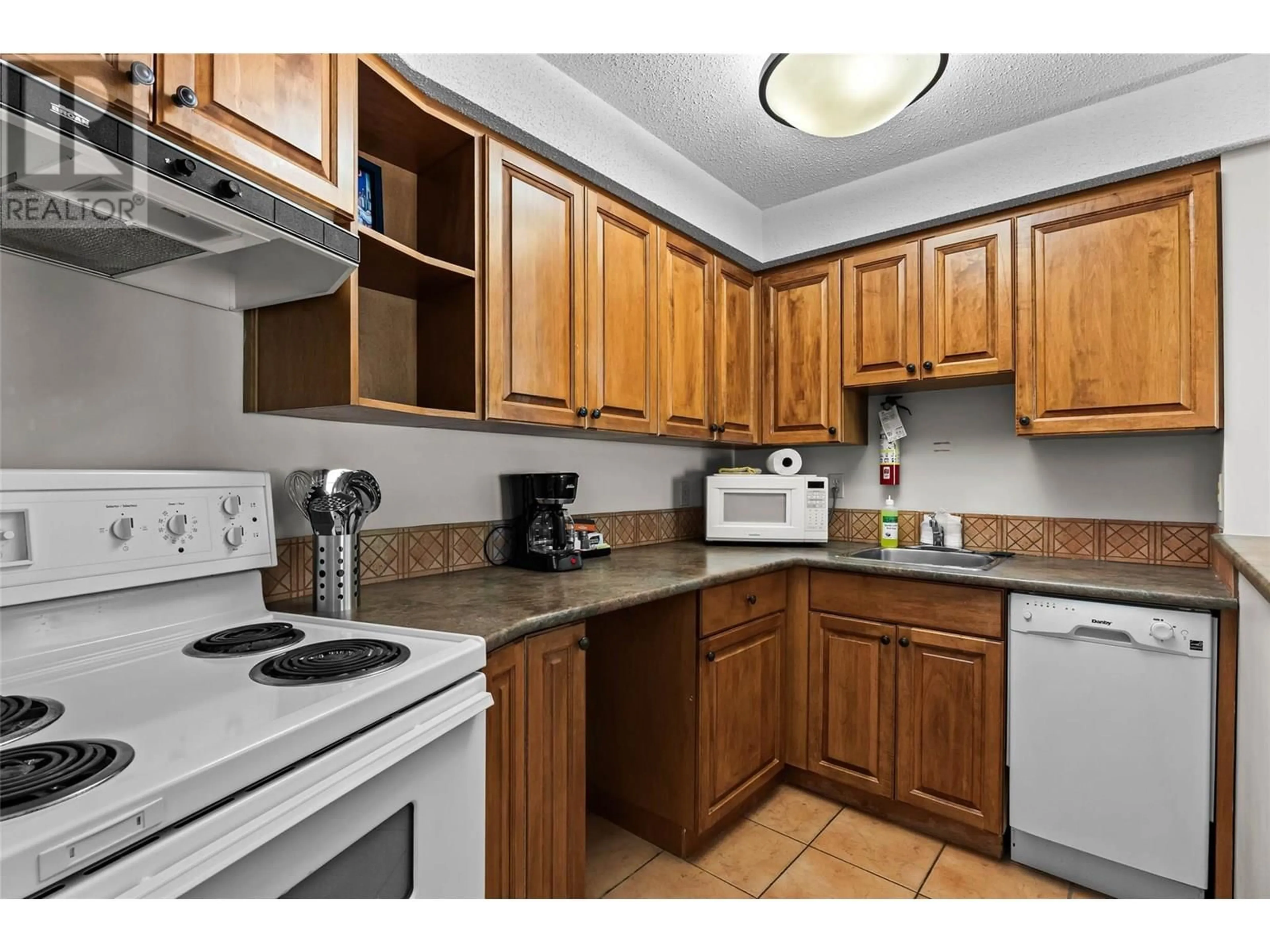 Standard kitchen, unknown for 314 - 3160 CREEKSIDE WAY, Sun Peaks British Columbia V0E5N0
