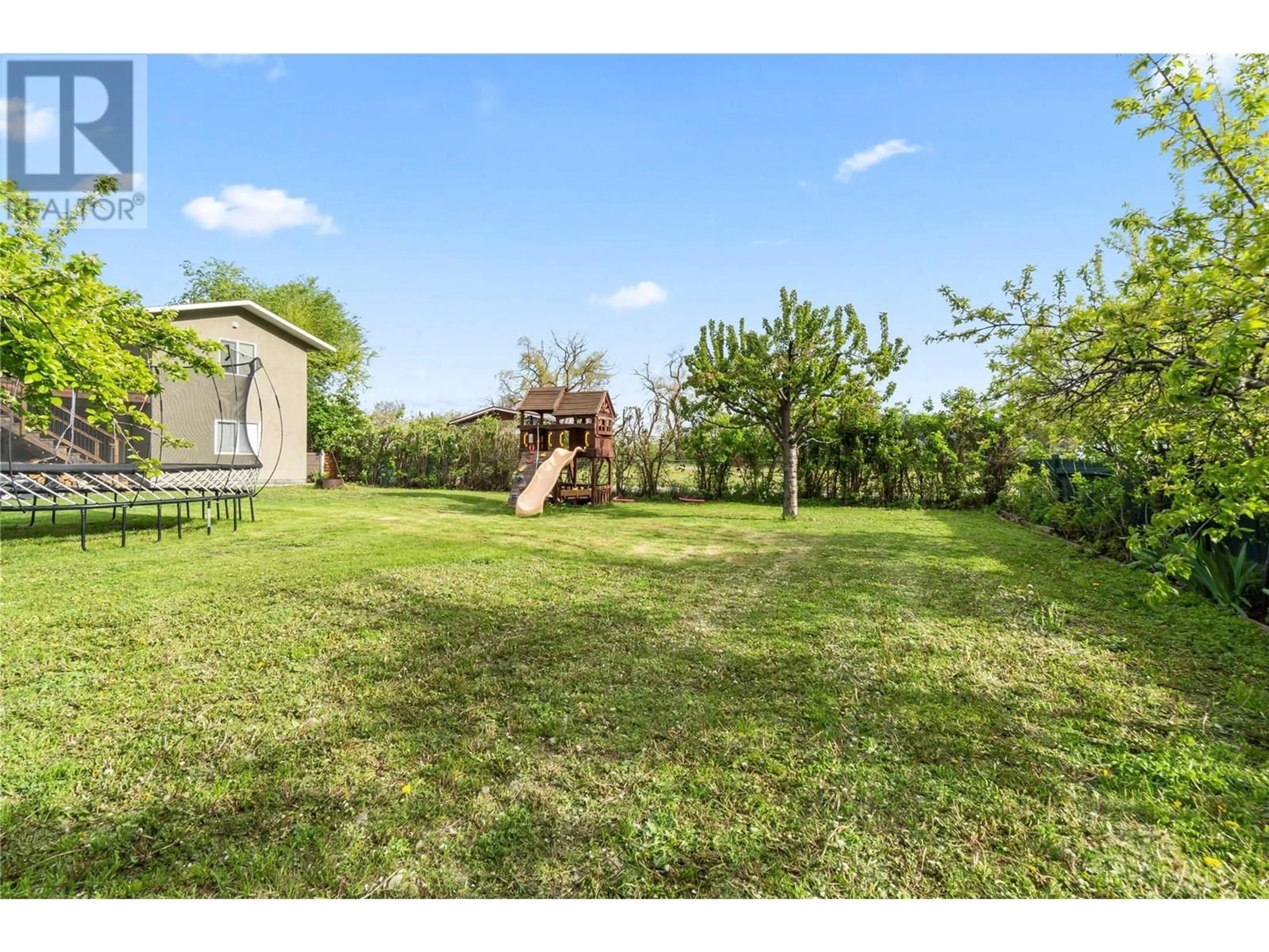 Patio, unknown for 6046 JACKSON CRESCENT, Peachland British Columbia V0H1X4