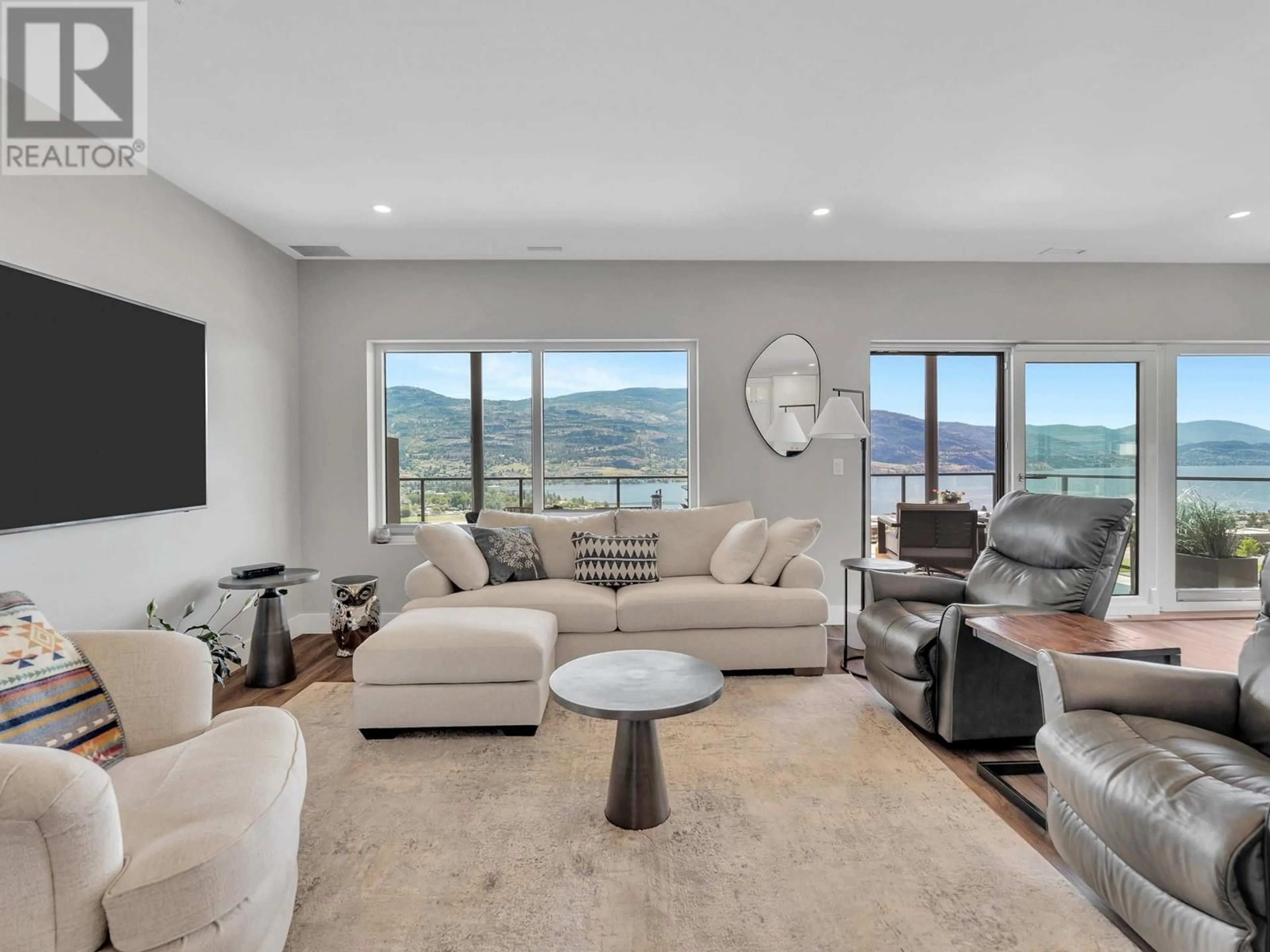 Living room with furniture, unknown for 633 - 600 VISTA PARK, Penticton British Columbia V2A0B2