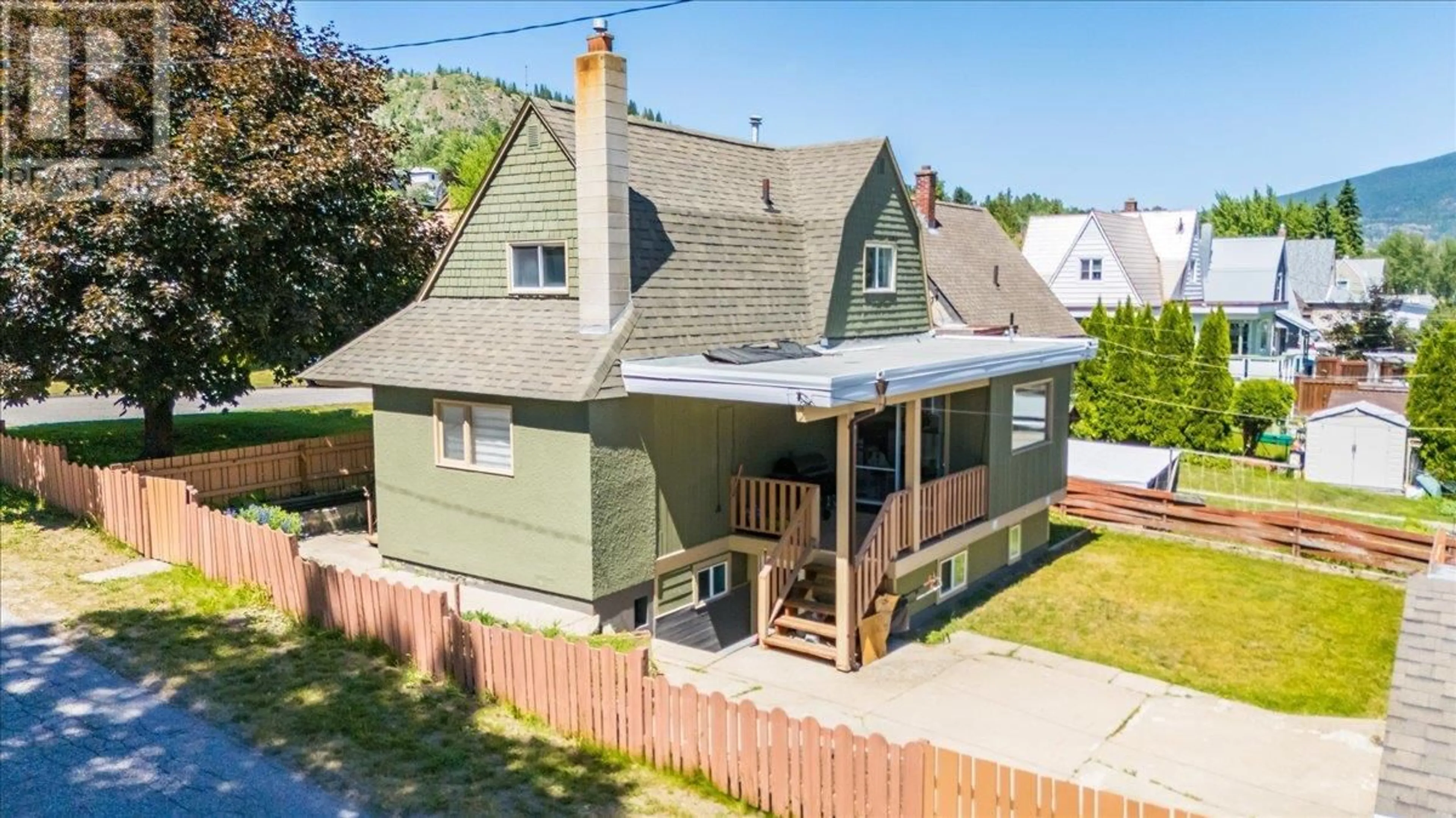 A pic from outside/outdoor area/front of a property/back of a property/a pic from drone, street for 798 KIPLING STREET, Warfield British Columbia V1R2A4