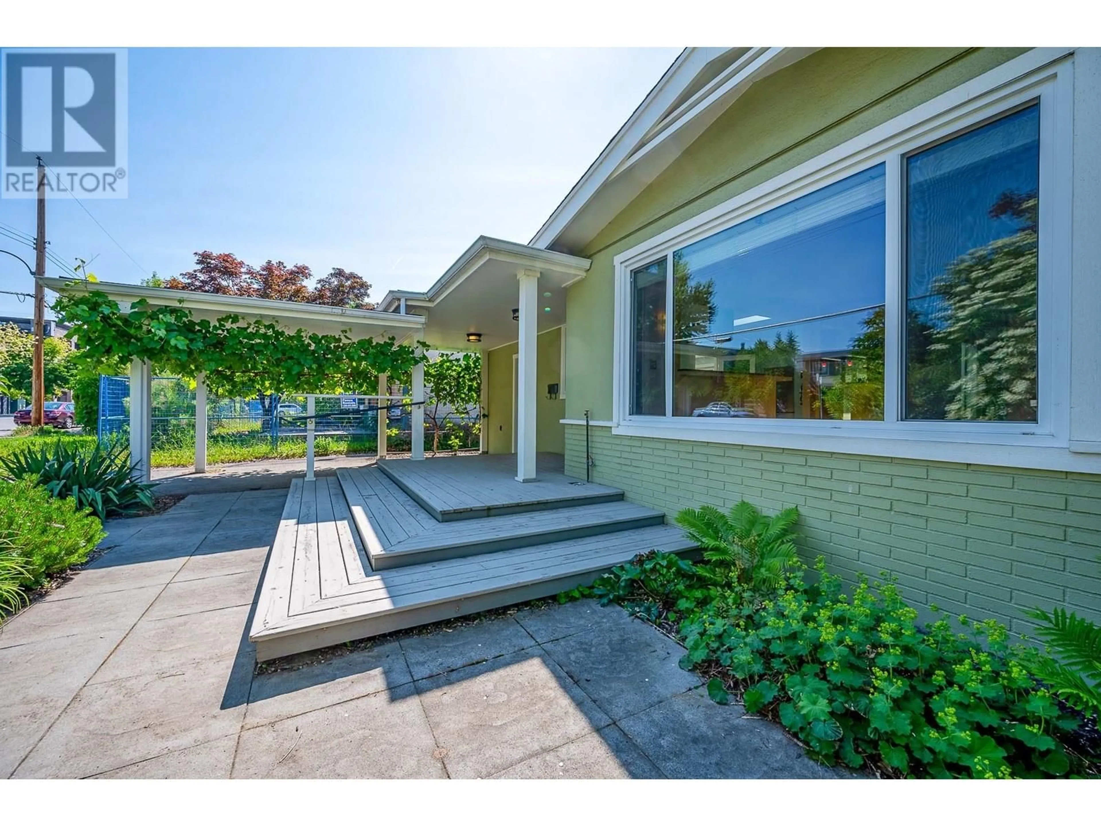 Patio, street for 439 OSPREY AVENUE, Kelowna British Columbia V1Y5A3