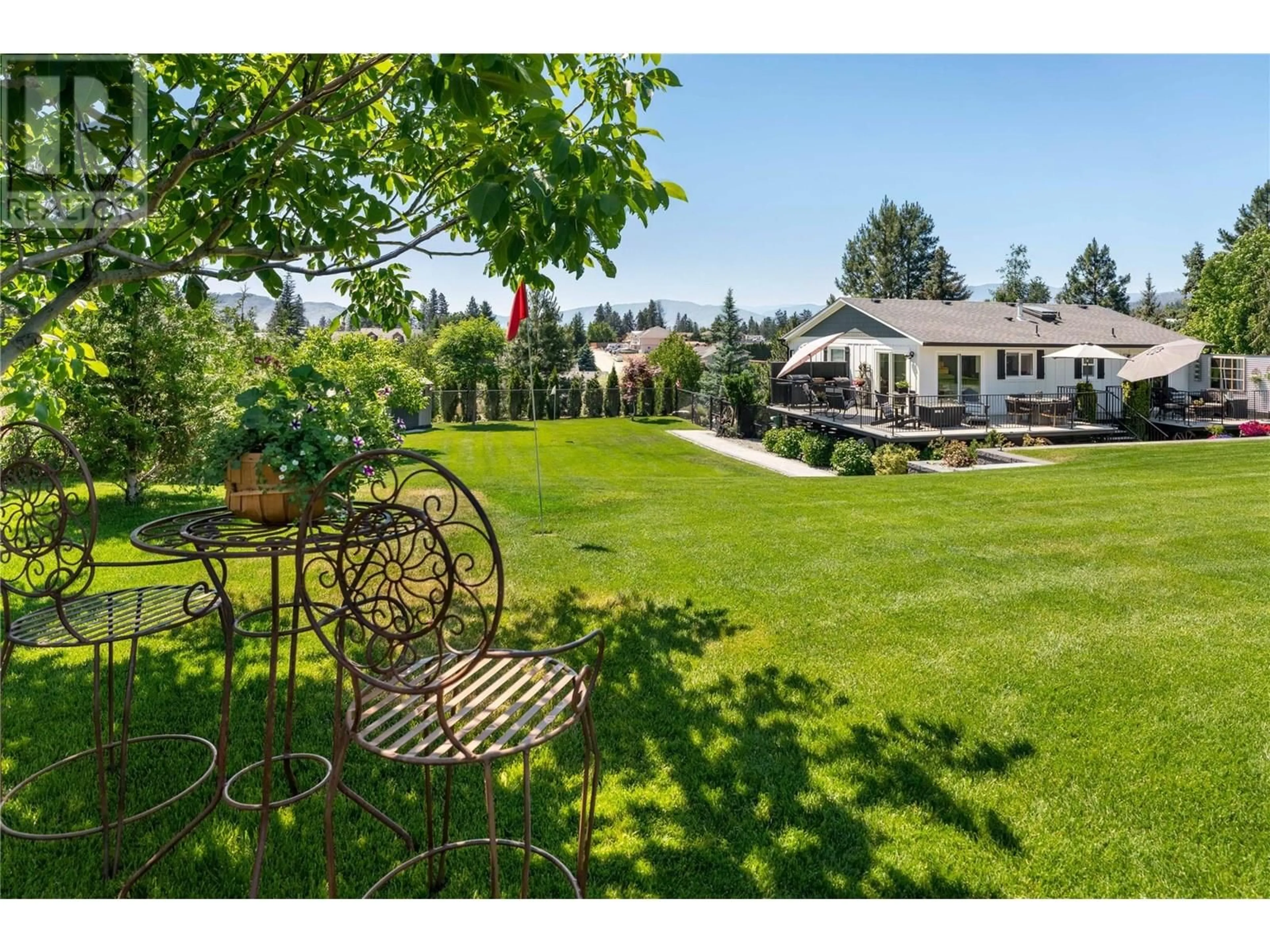 Patio, unknown for 4043 SMITH WAY, Peachland British Columbia V0H1X2