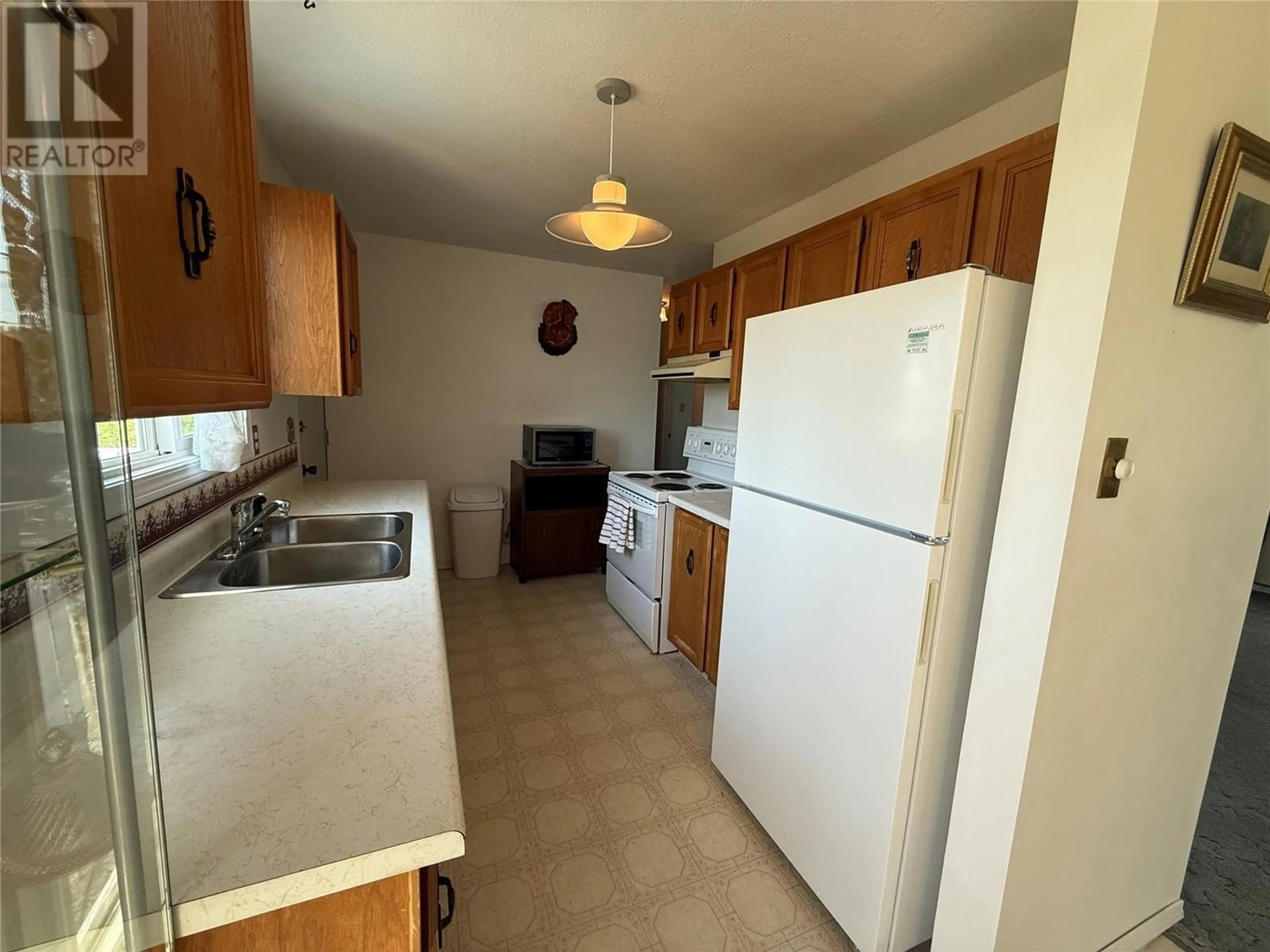 Standard kitchen, unknown for 1121 121 AVENUE, Dawson Creek British Columbia V1G3K7