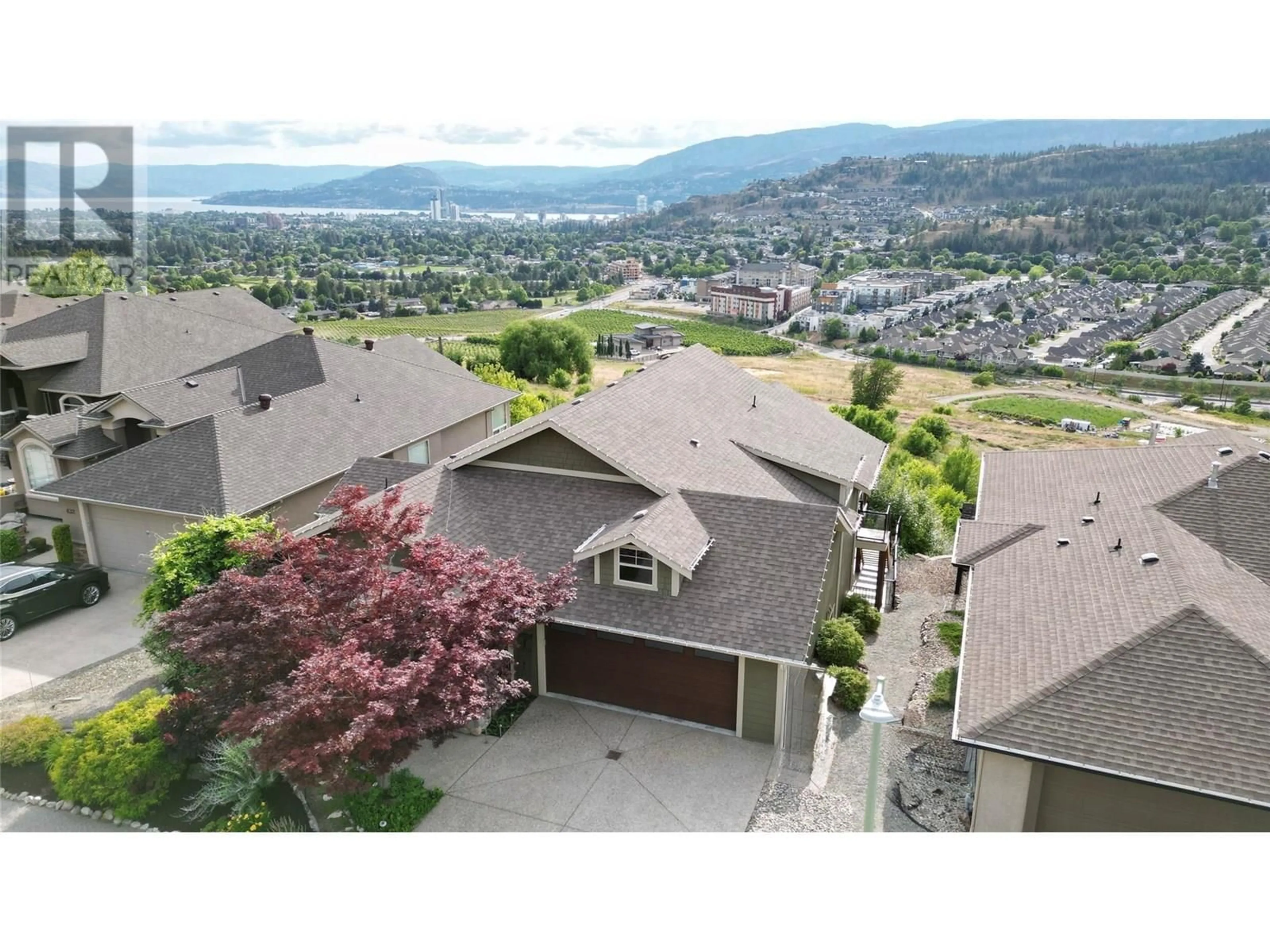 A pic from outside/outdoor area/front of a property/back of a property/a pic from drone, mountain view for 628 DENALI DRIVE, Kelowna British Columbia V1V2P5