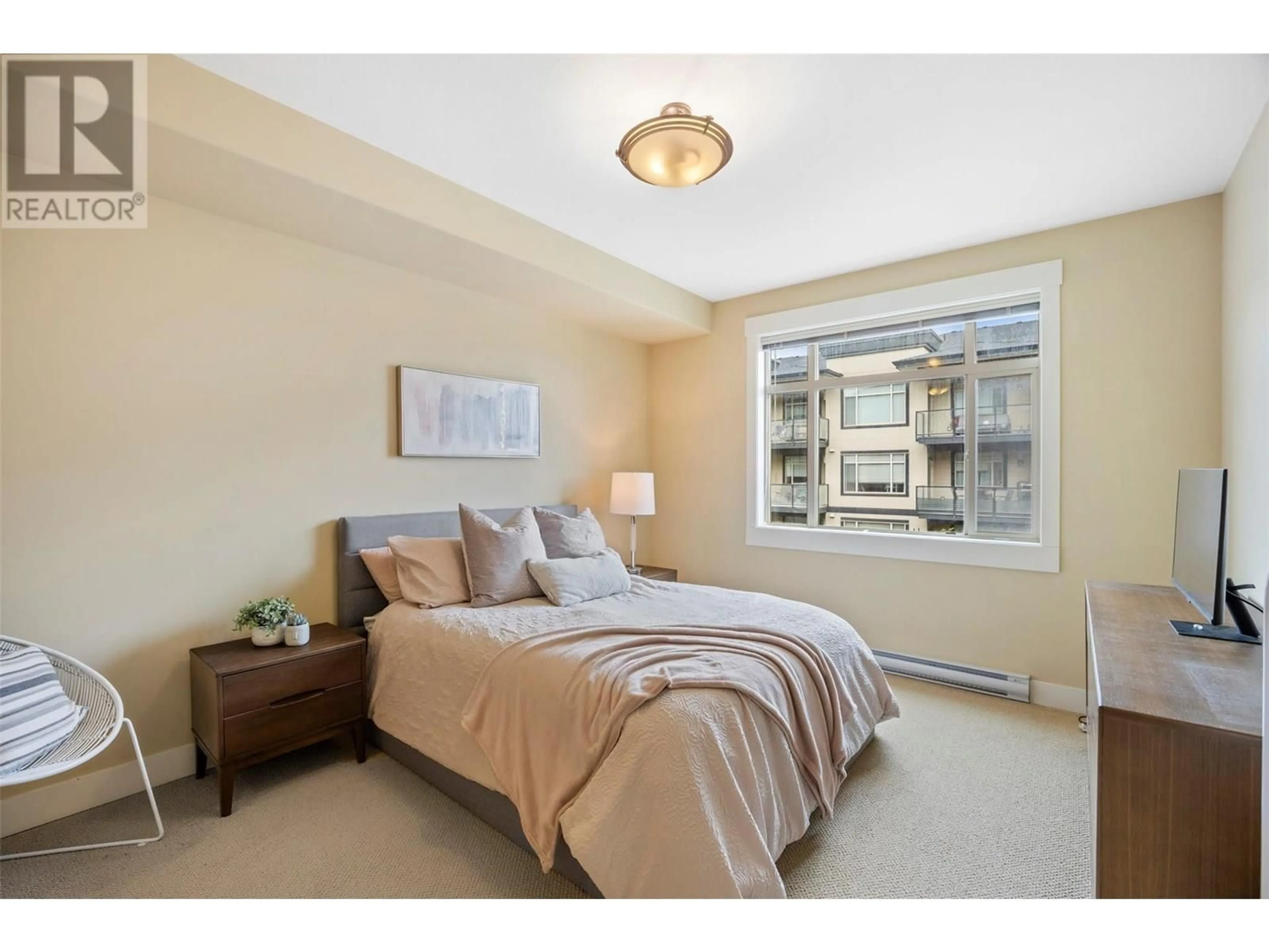 Bedroom with bed, unknown for 305 - 775 MCGILL ROAD, Kamloops British Columbia V2C0B8