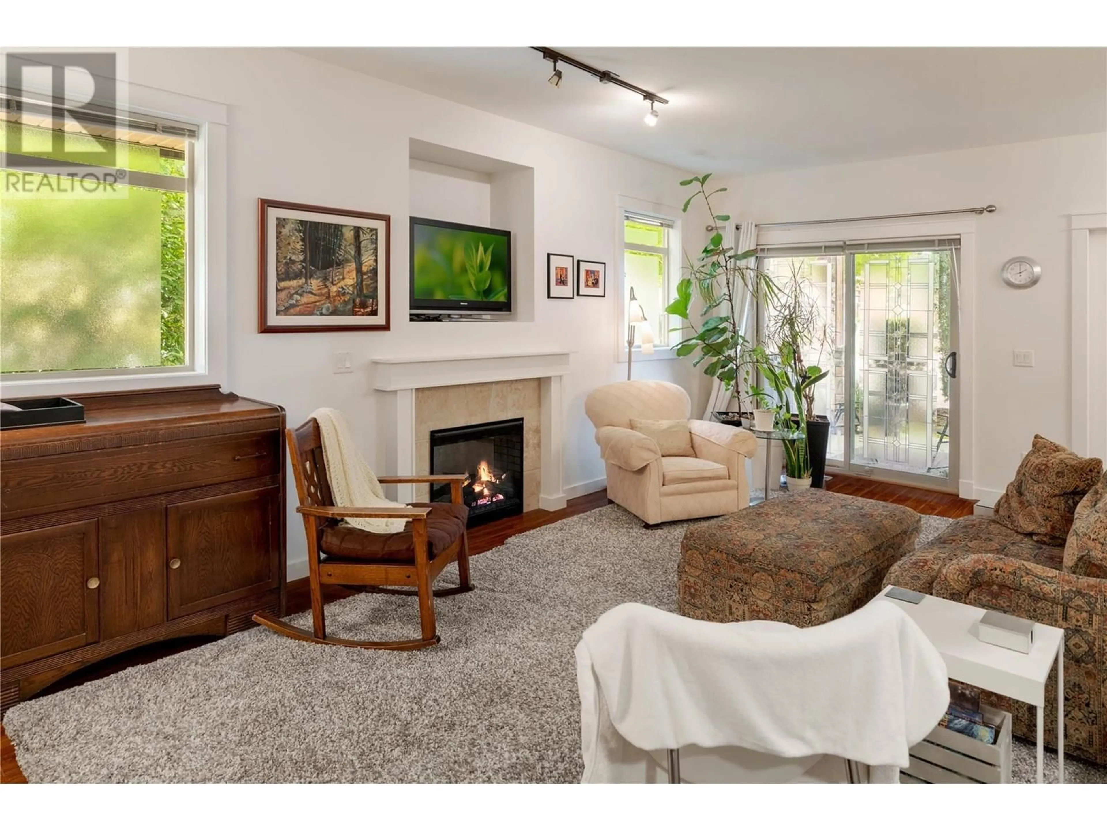 Living room with furniture, unknown for 101 - 511 YATES ROAD, Kelowna British Columbia V1V2X2