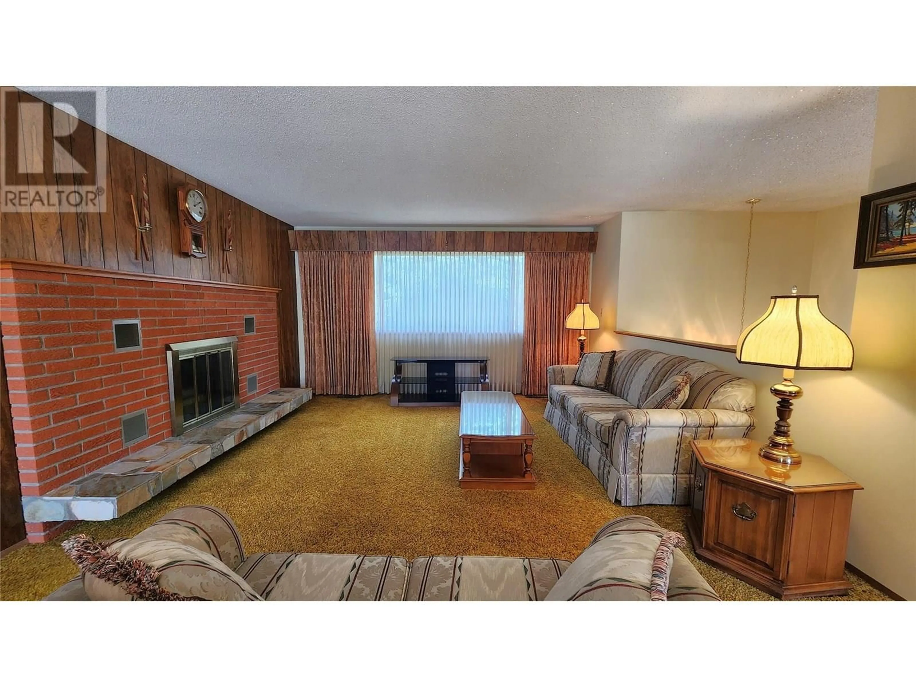 Living room with furniture, unknown for 3900 WOODLAND DRIVE, Trail British Columbia V1R2V8