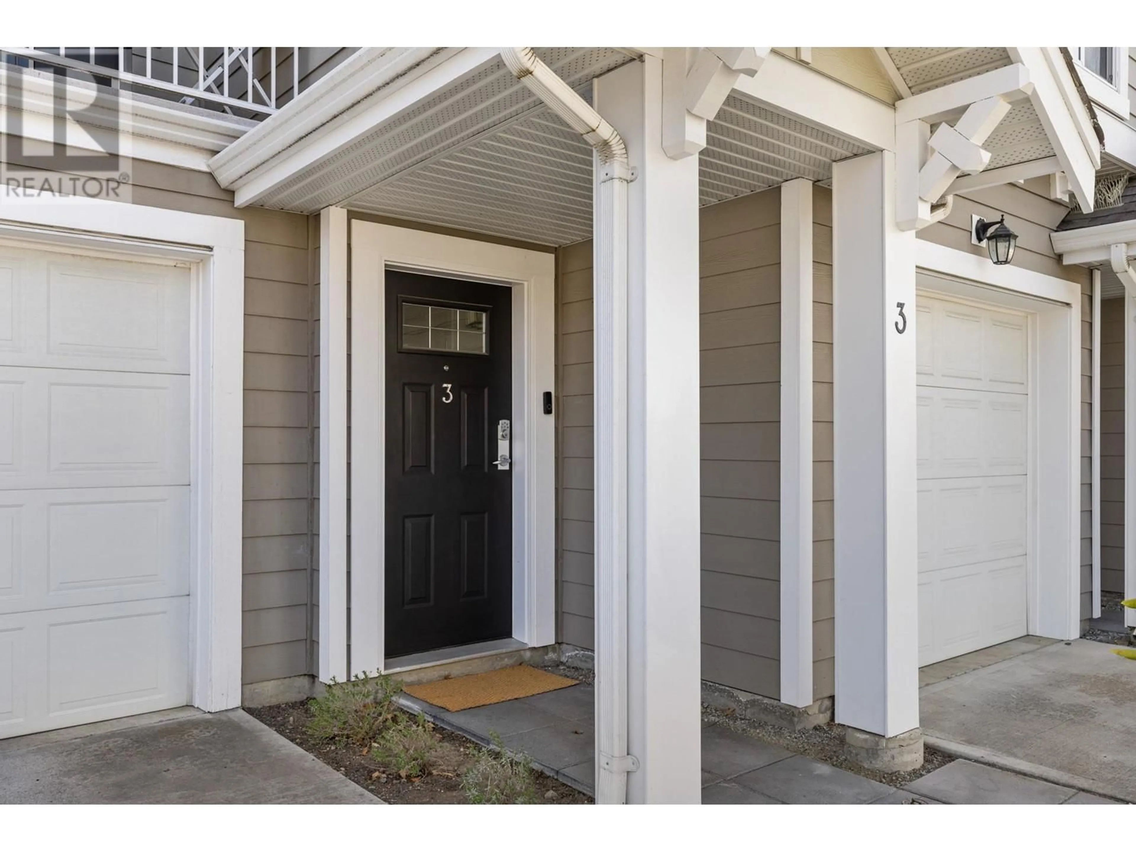 Indoor entryway for 3 - 1853 PARKVIEW CRESCENT, Kelowna British Columbia V1X8A3