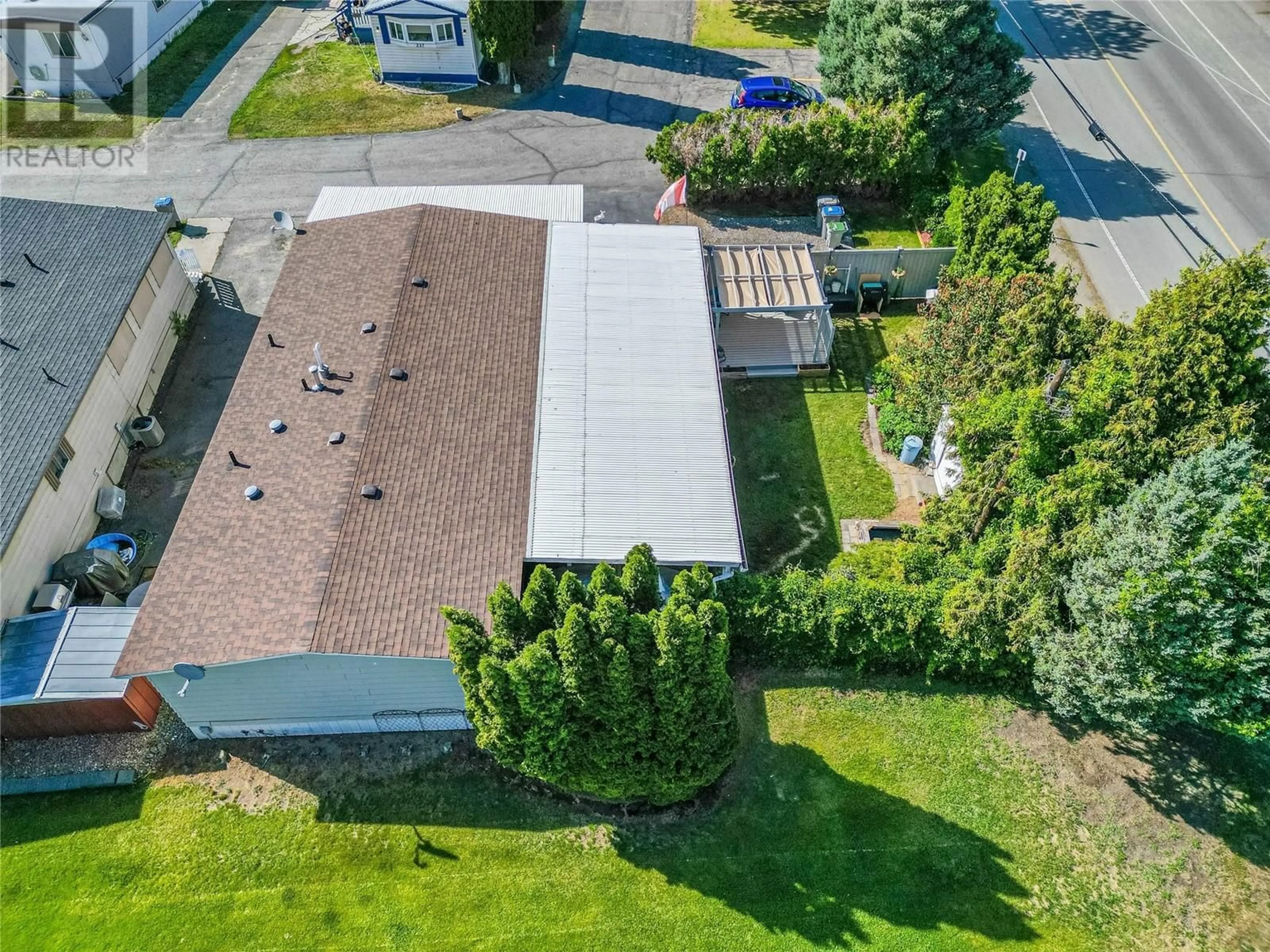 A pic from outside/outdoor area/front of a property/back of a property/a pic from drone, building for 228 - 2400 OAKDALE WAY, Kamloops British Columbia V2B6W7